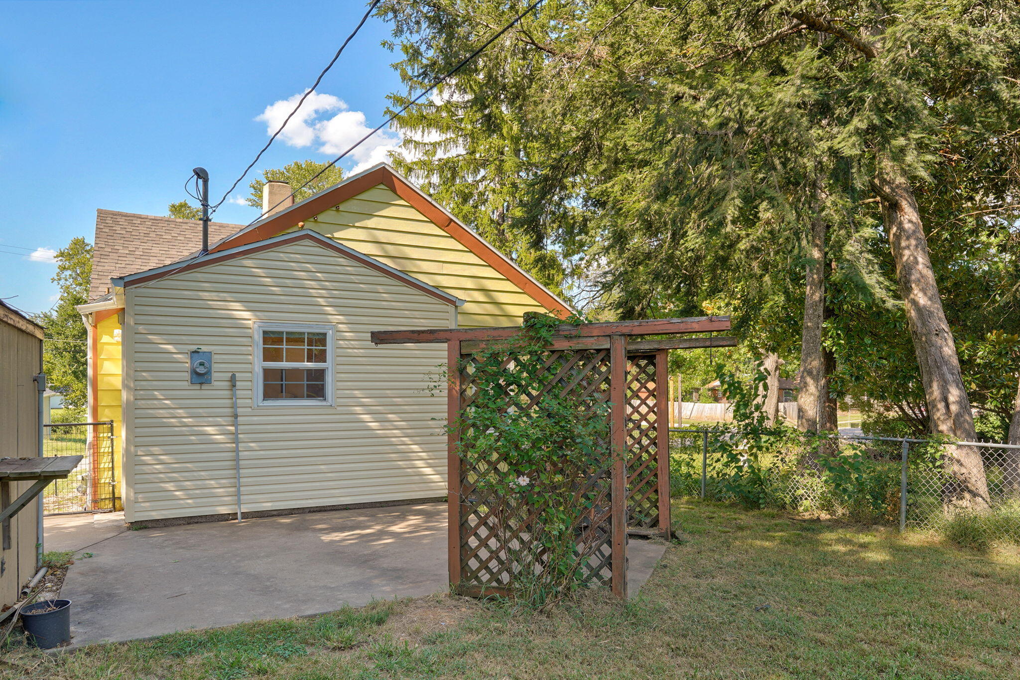 908 West Della Street Property Photo 23