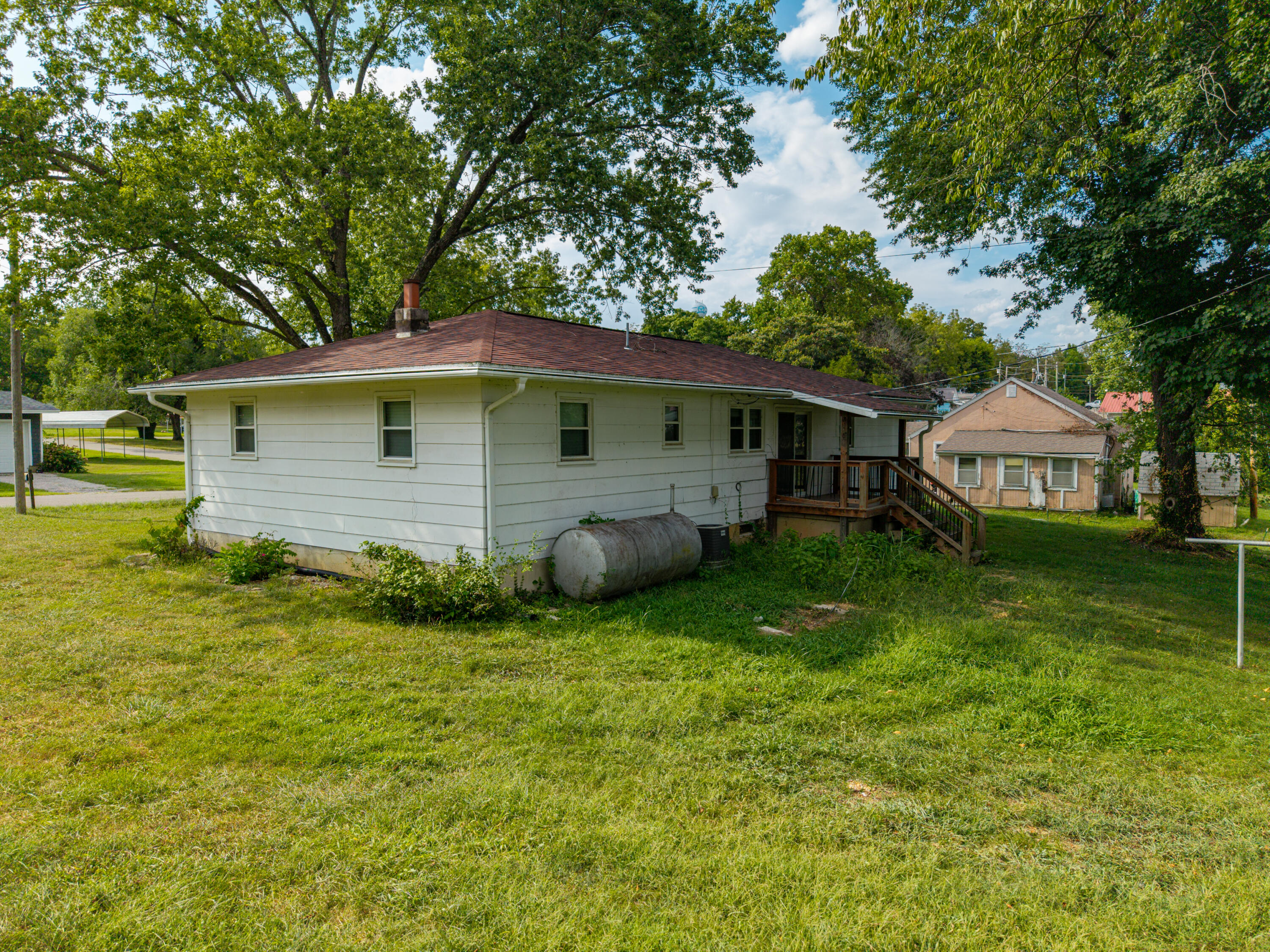 330 South Archer Avenue Property Photo 5