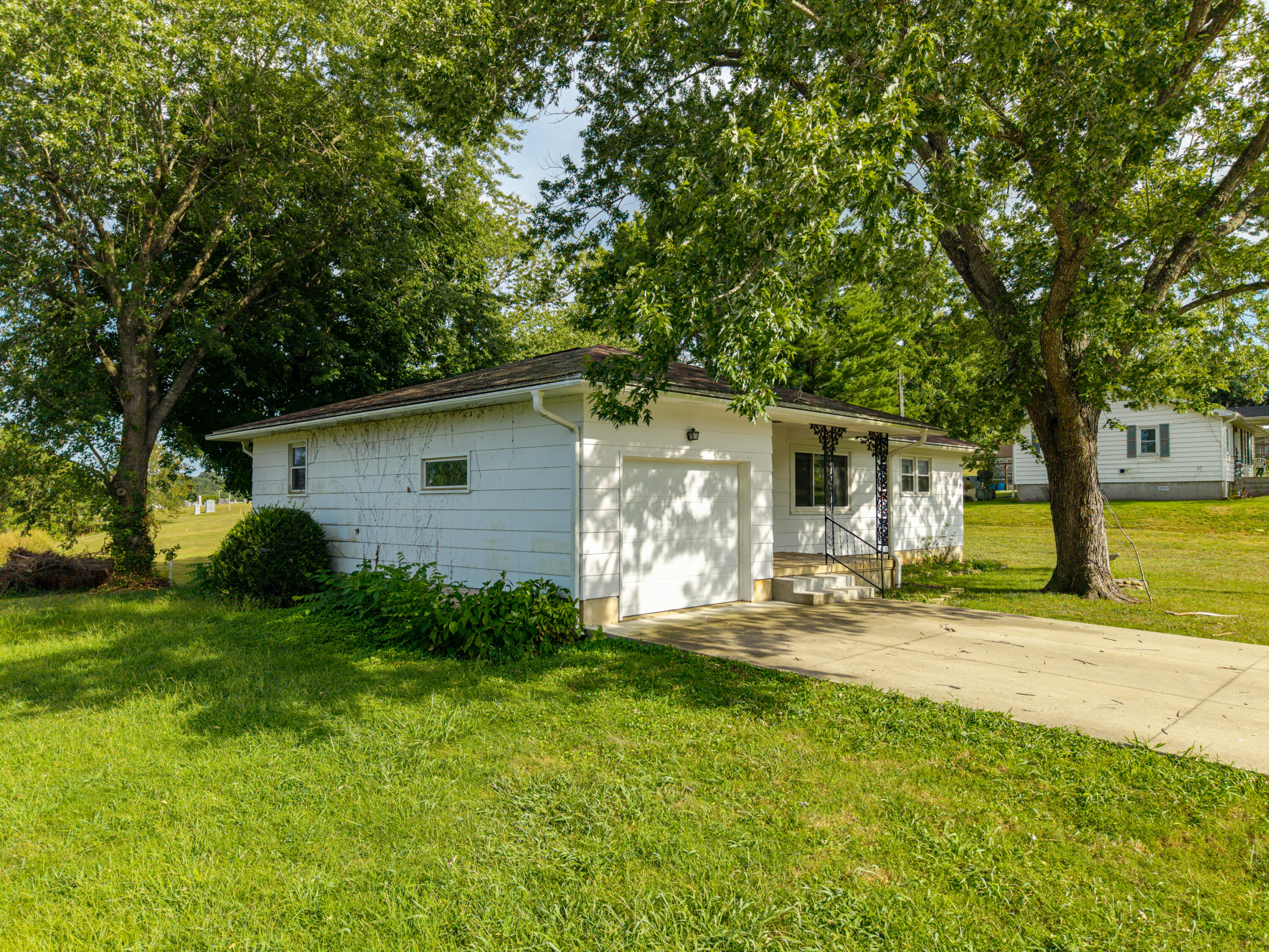 330 South Archer Avenue Property Photo 7
