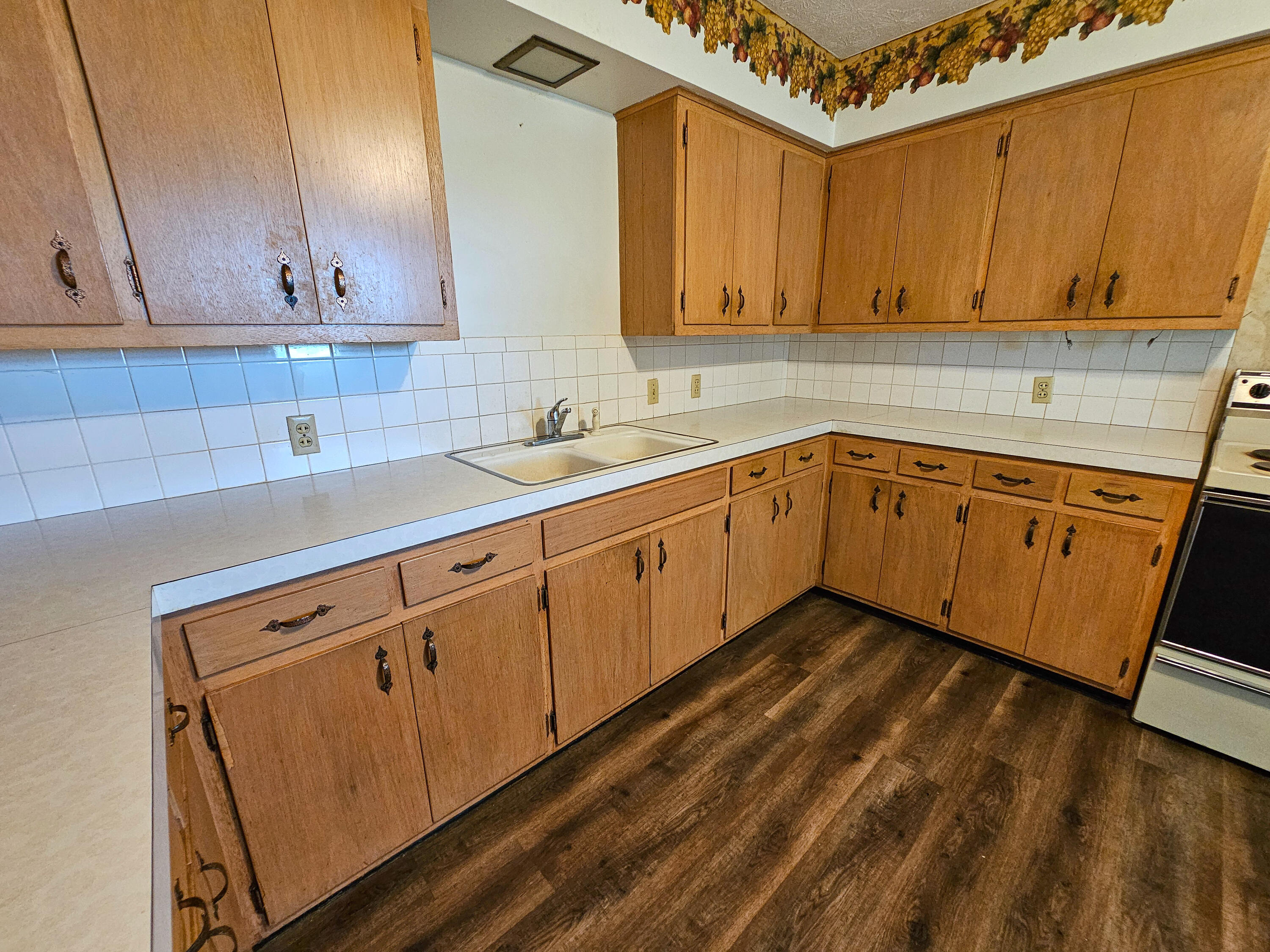 330 South Archer Avenue Property Photo 32