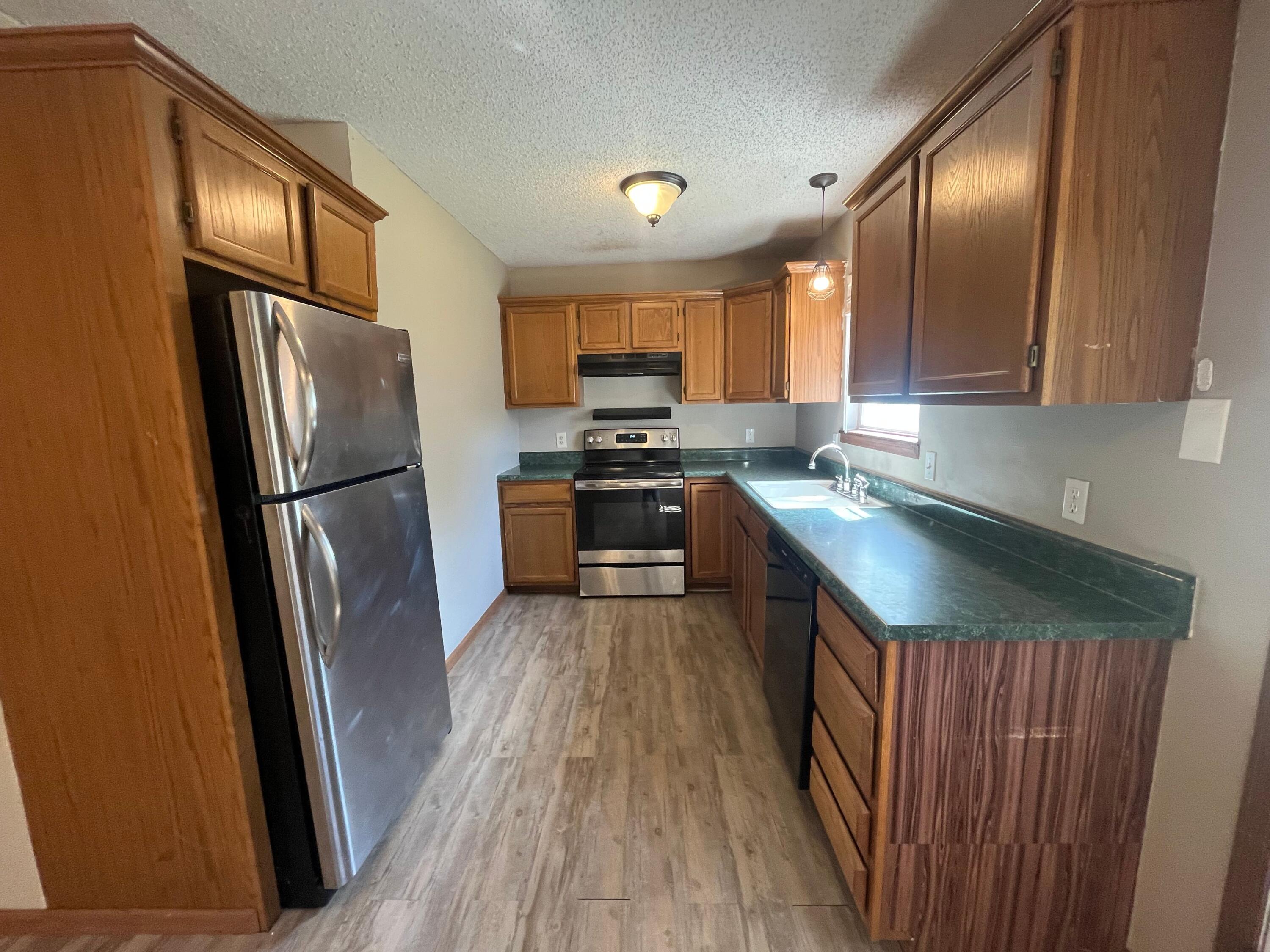 1045 North Dickerson Avenue Property Photo 10