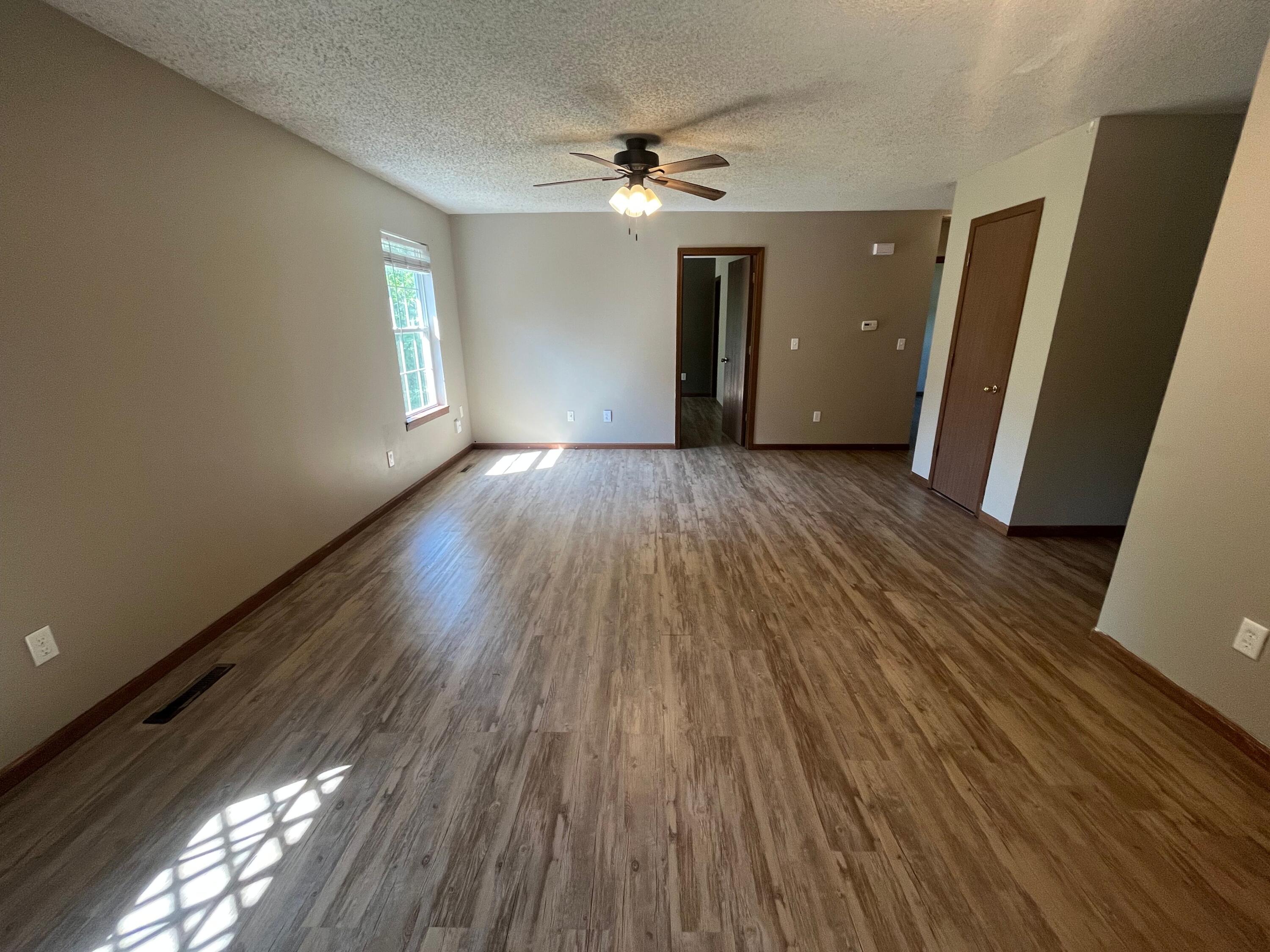 1045 North Dickerson Avenue Property Photo 11