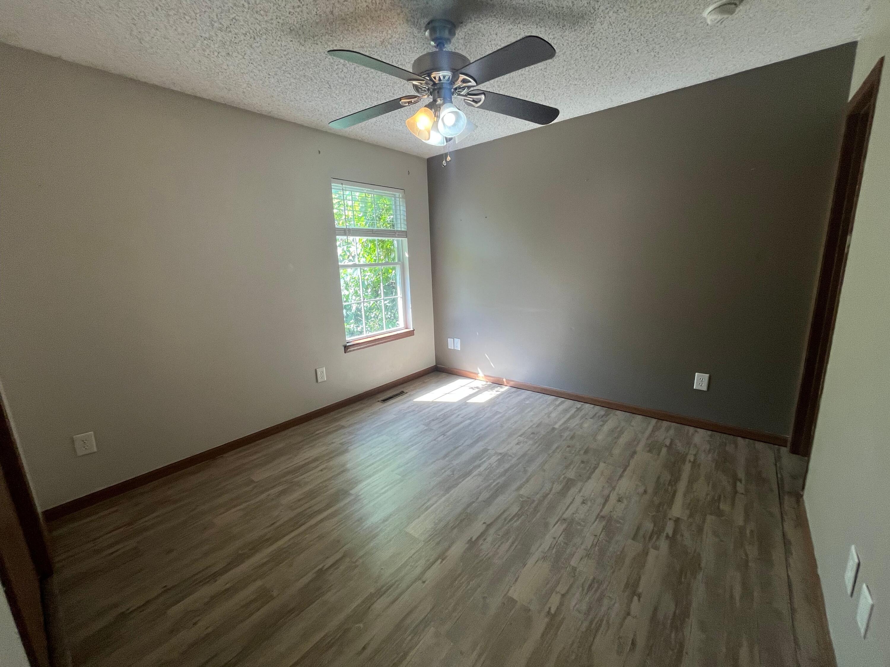 1045 North Dickerson Avenue Property Photo 12