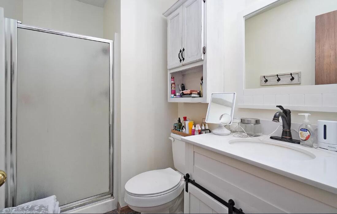 1045 North Dickerson Avenue Property Photo 13
