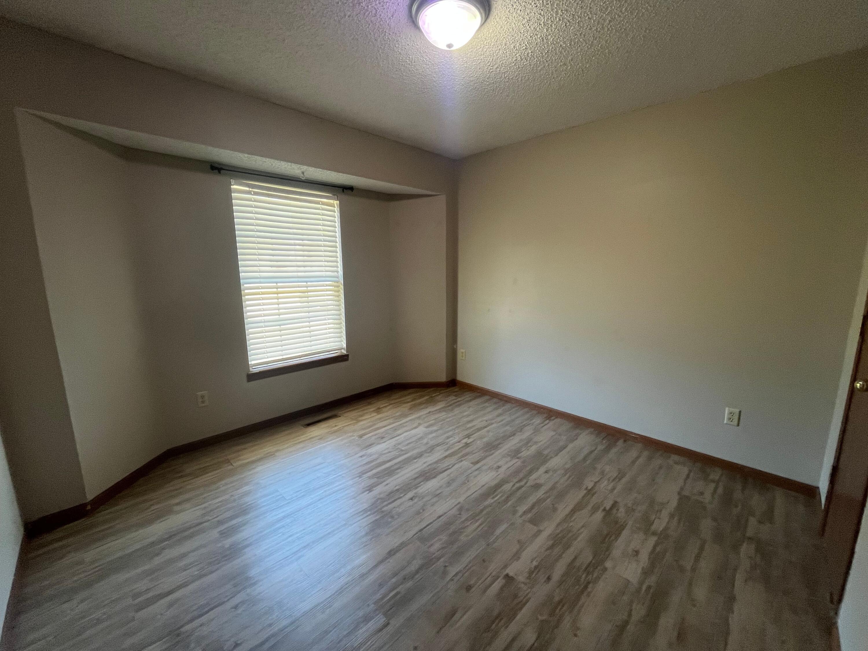 1045 North Dickerson Avenue Property Photo 15