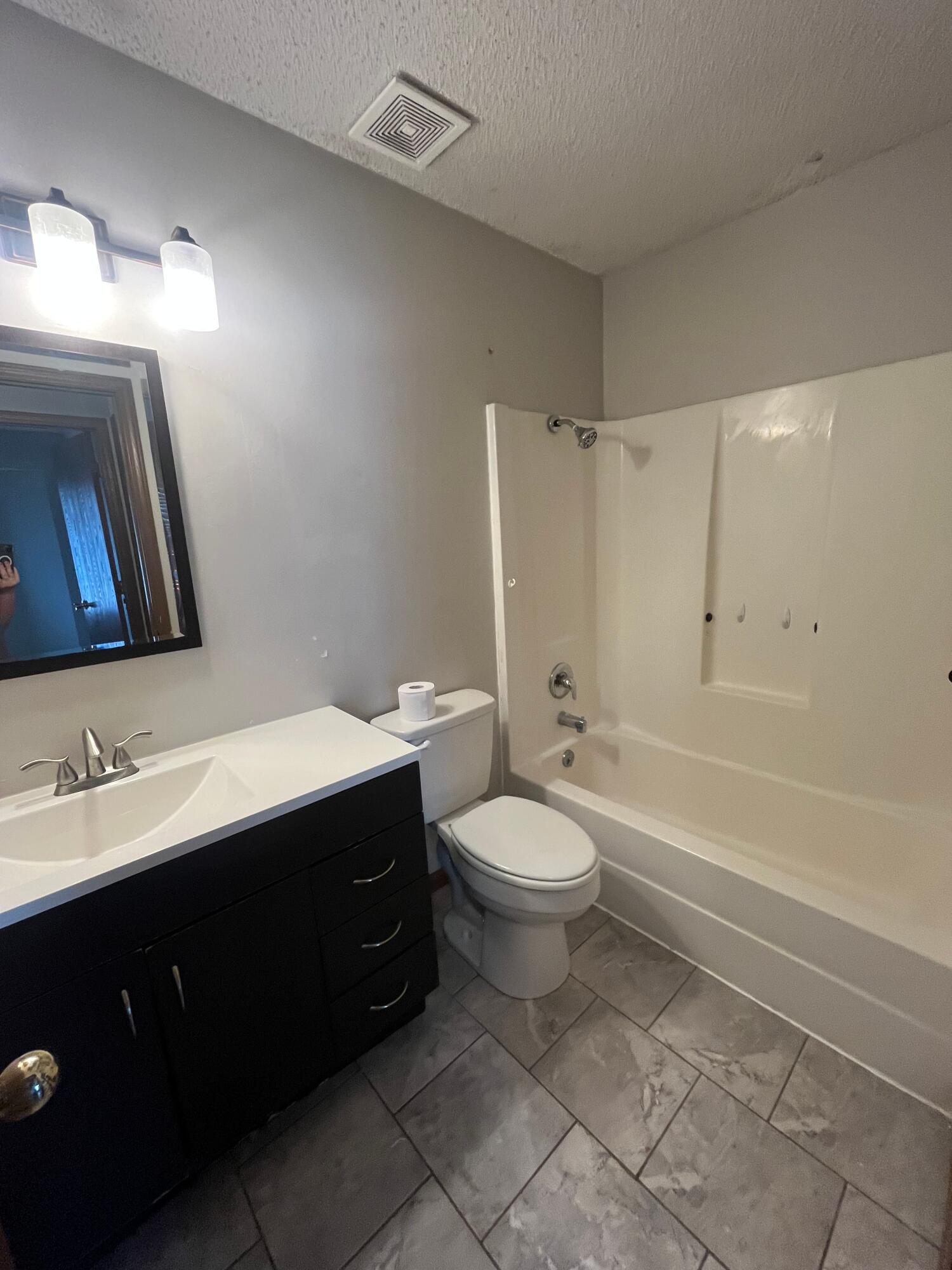 1045 North Dickerson Avenue Property Photo 16