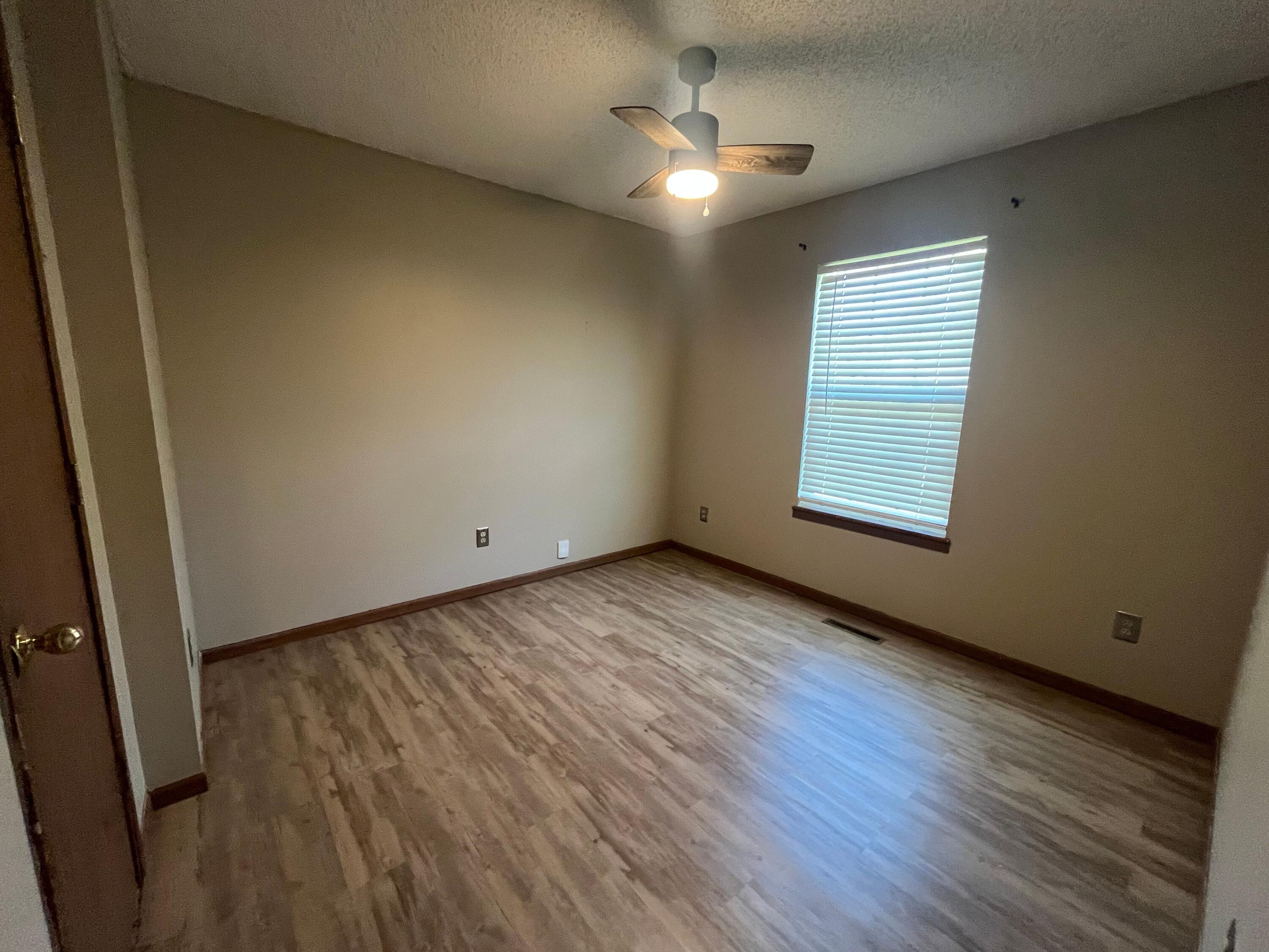 1045 North Dickerson Avenue Property Photo 17