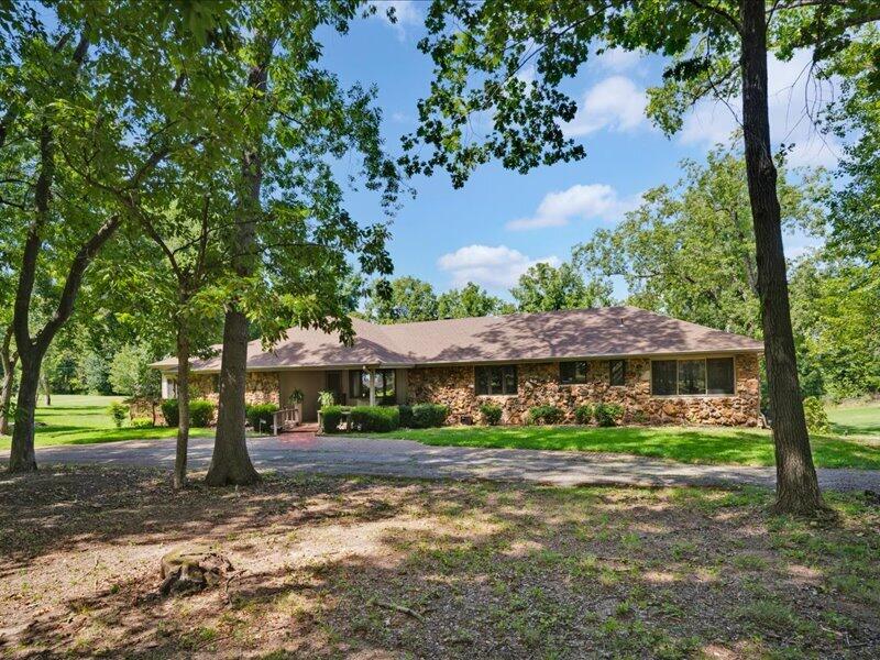 3003 West Sharon Drive Property Photo 4