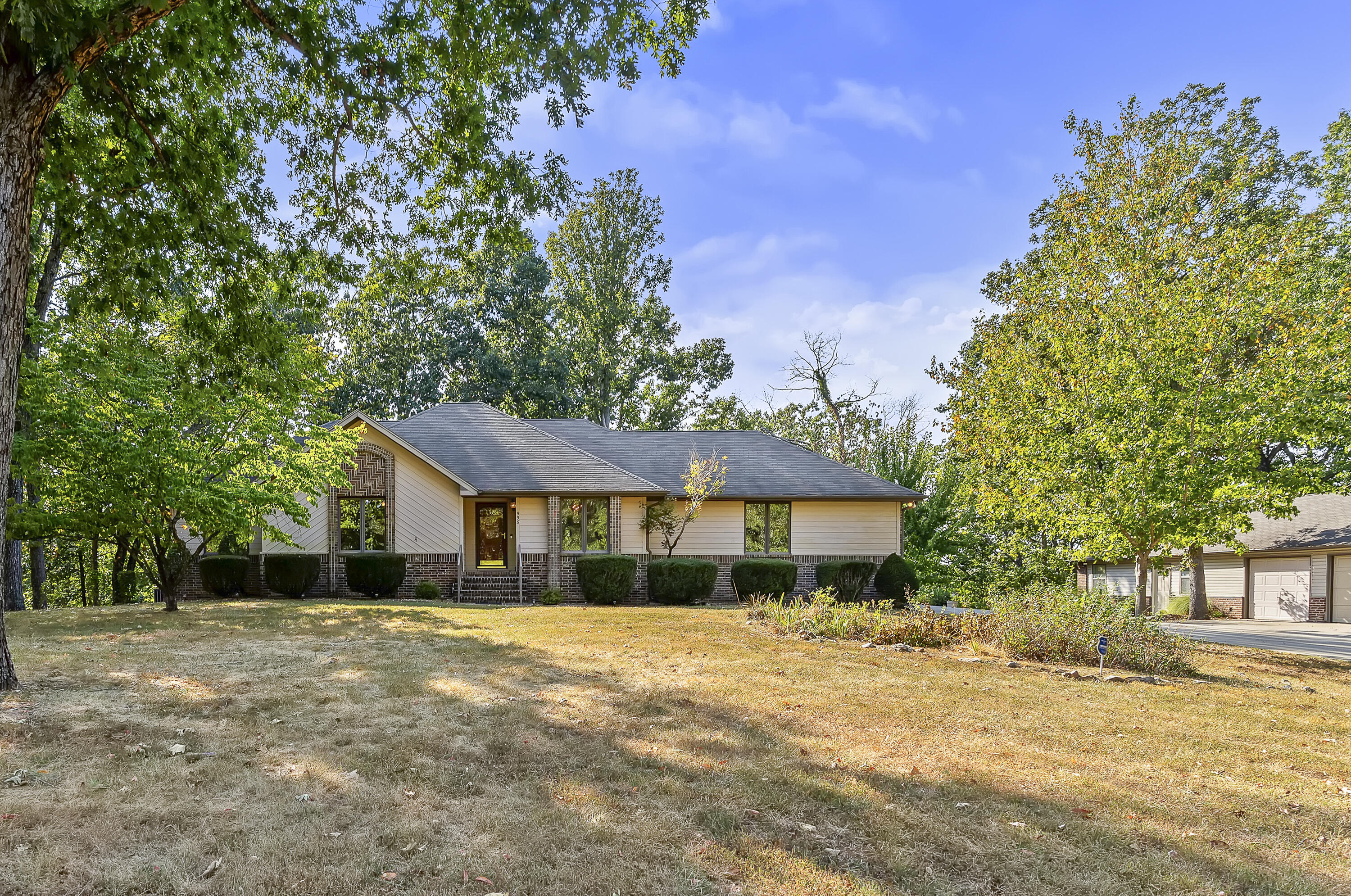 995 South Stanford Drive Property Photo 1