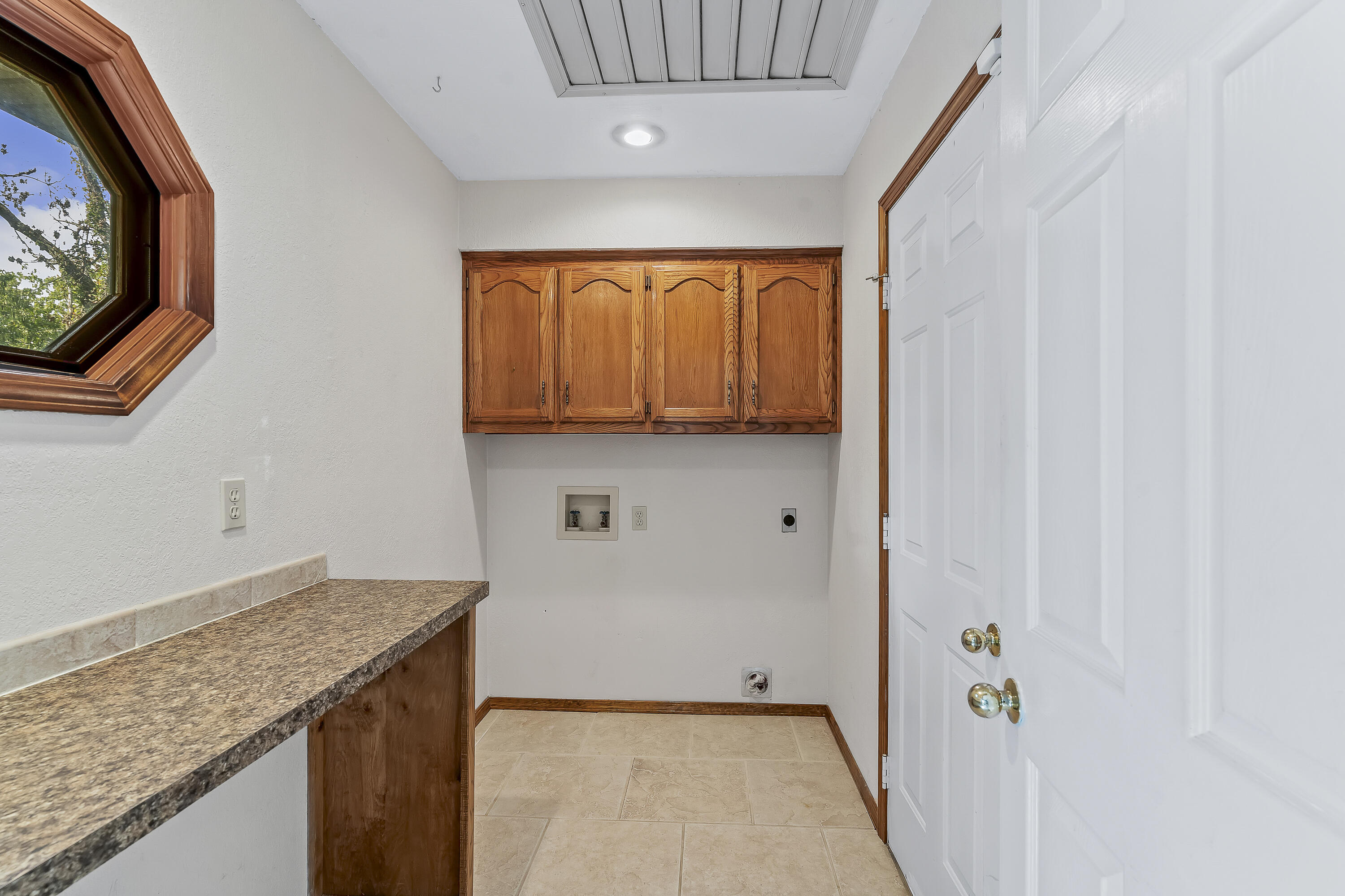 995 South Stanford Drive Property Photo 29