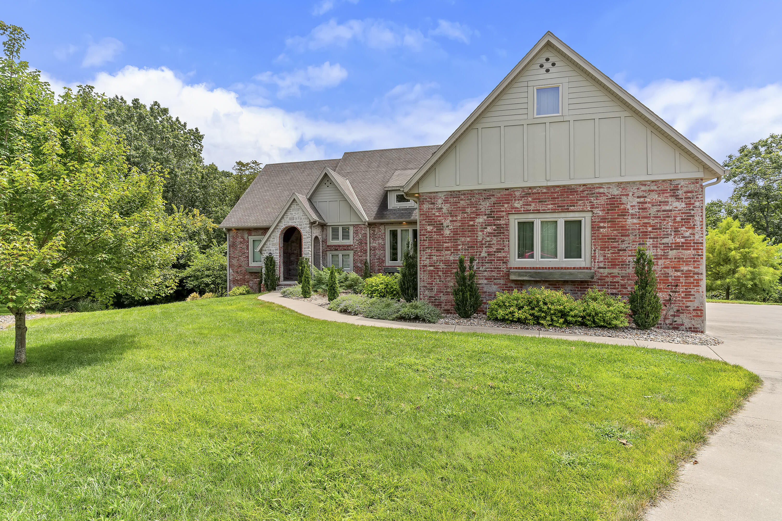 1944 West James River Drive Property Photo 4