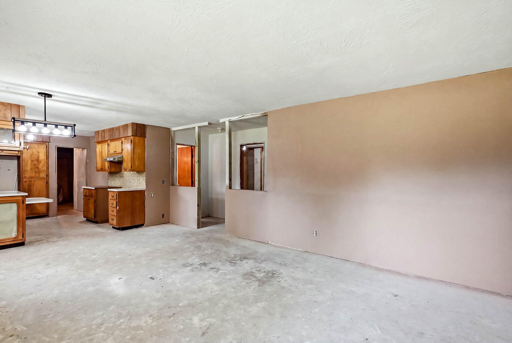 2272 King Road Property Photo 4