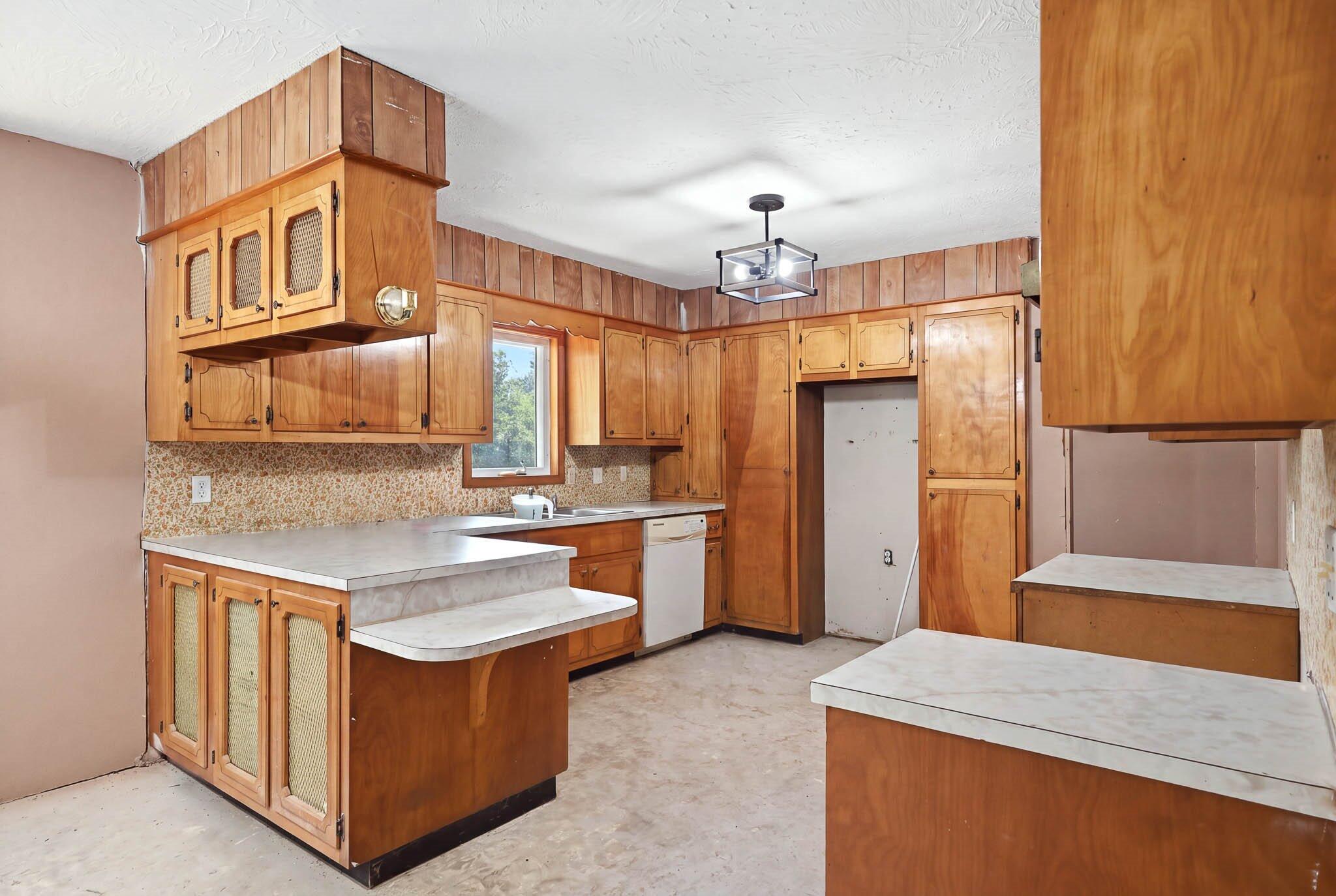 2272 King Road Property Photo 5