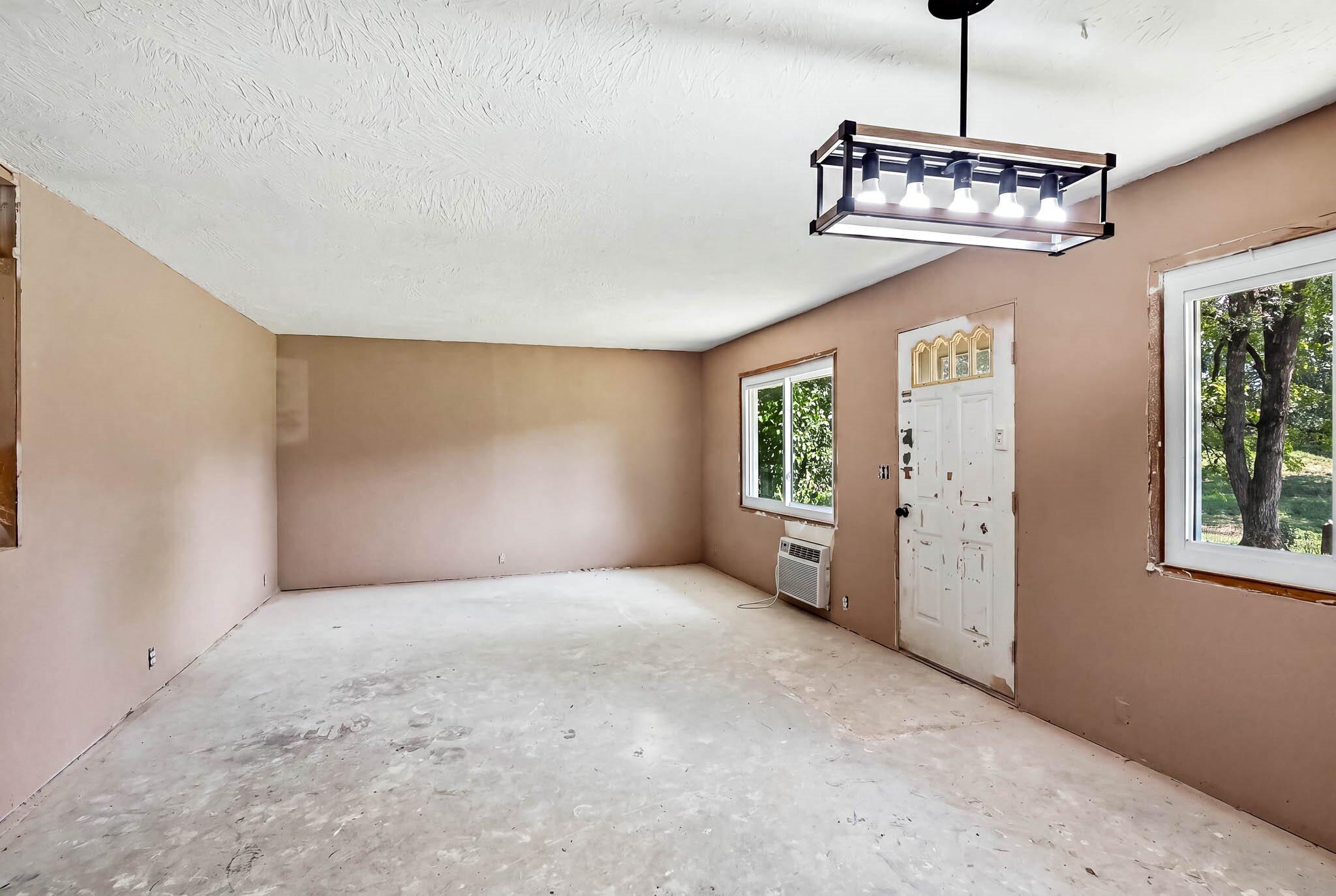 2272 King Road Property Photo 7