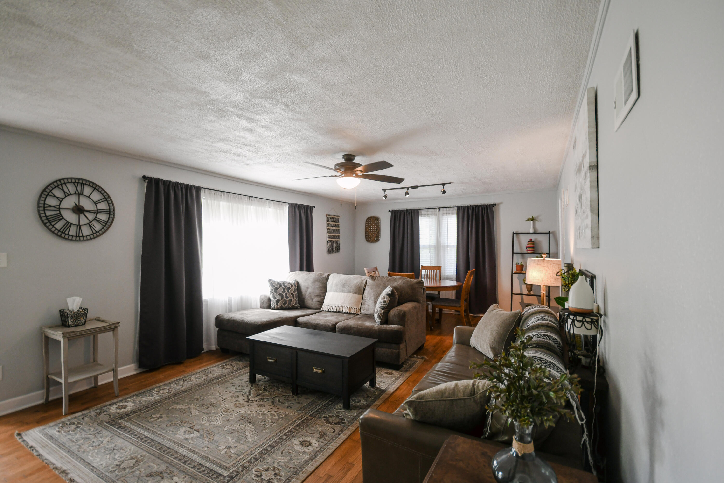 2370 South Luster Avenue Property Photo 4