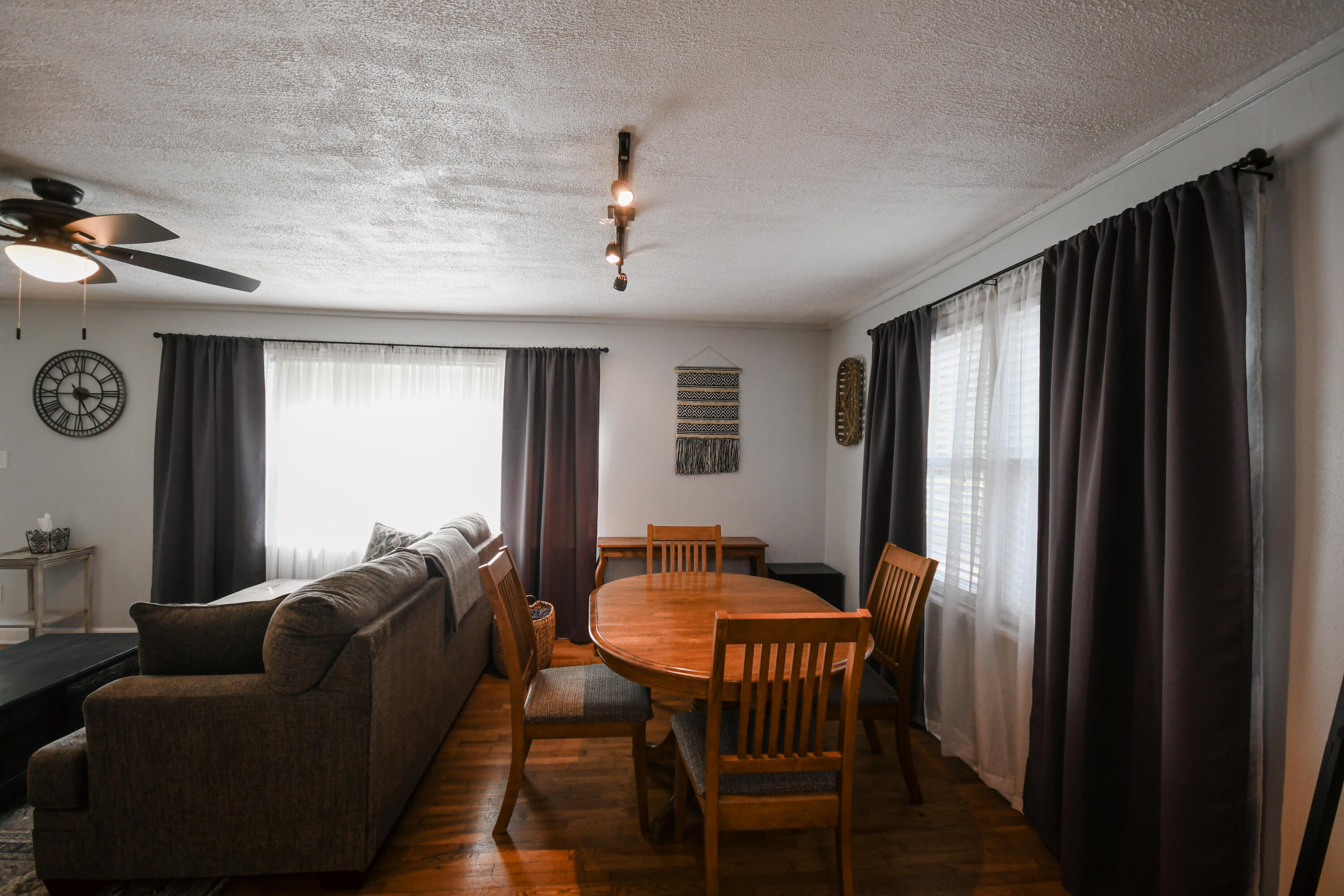 2370 South Luster Avenue Property Photo 6