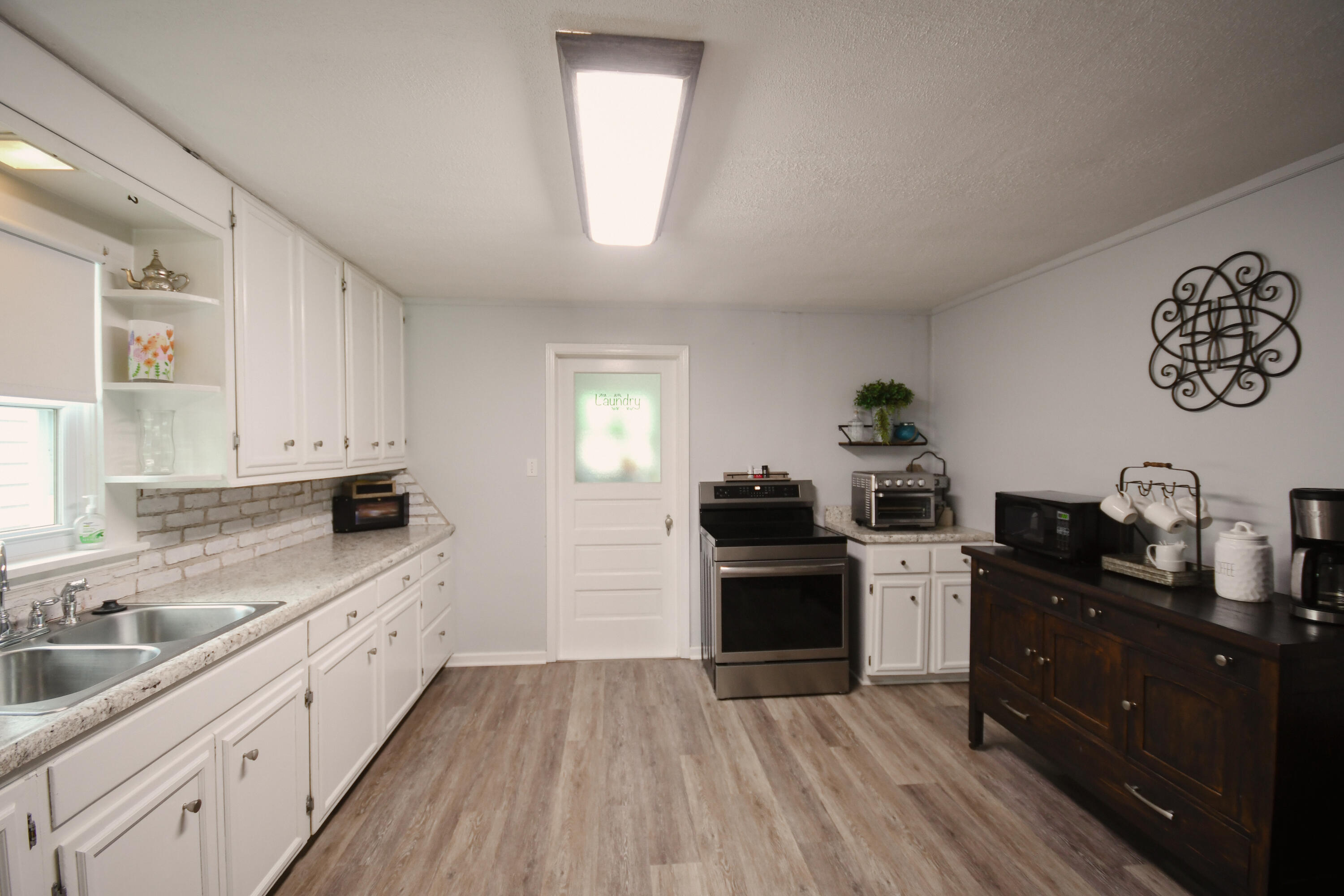 2370 South Luster Avenue Property Photo 7