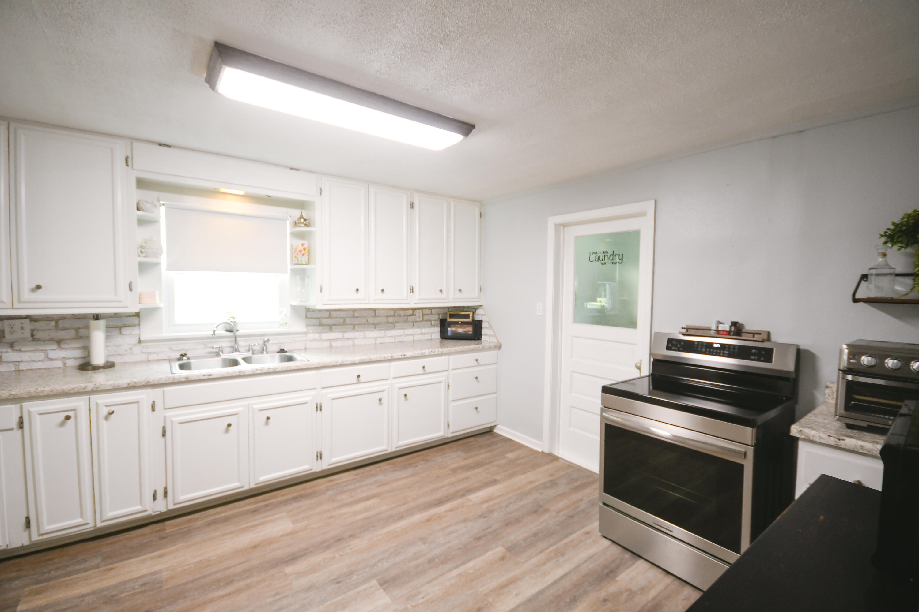 2370 South Luster Avenue Property Photo 8