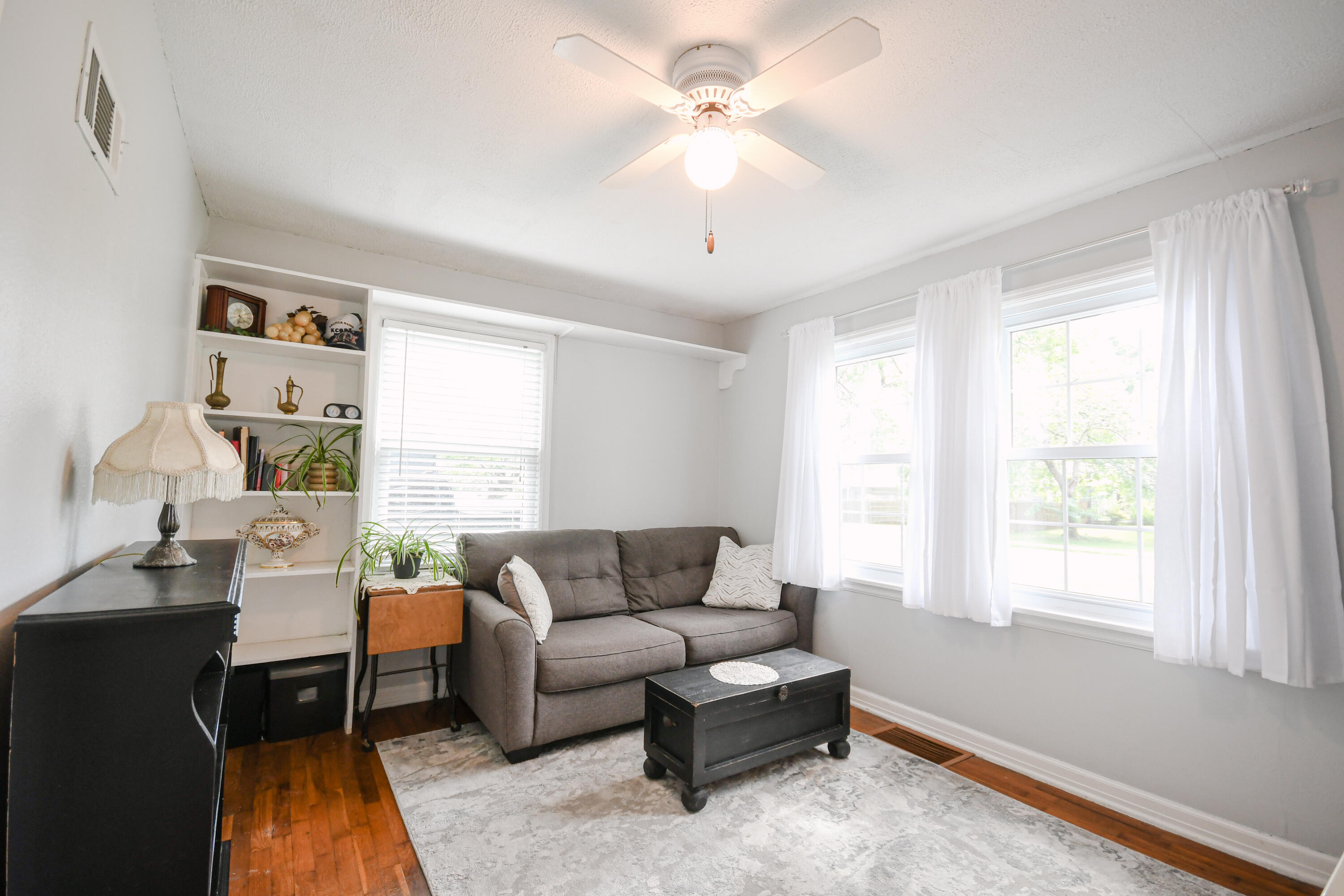2370 South Luster Avenue Property Photo 12