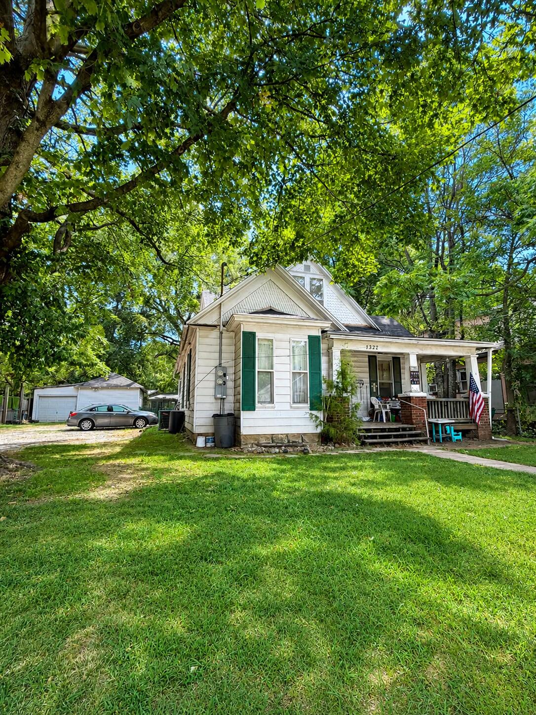 1322 North Grant Avenue Property Photo 1