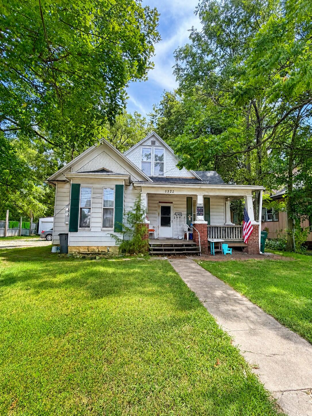 1322 North Grant Avenue Property Photo 2