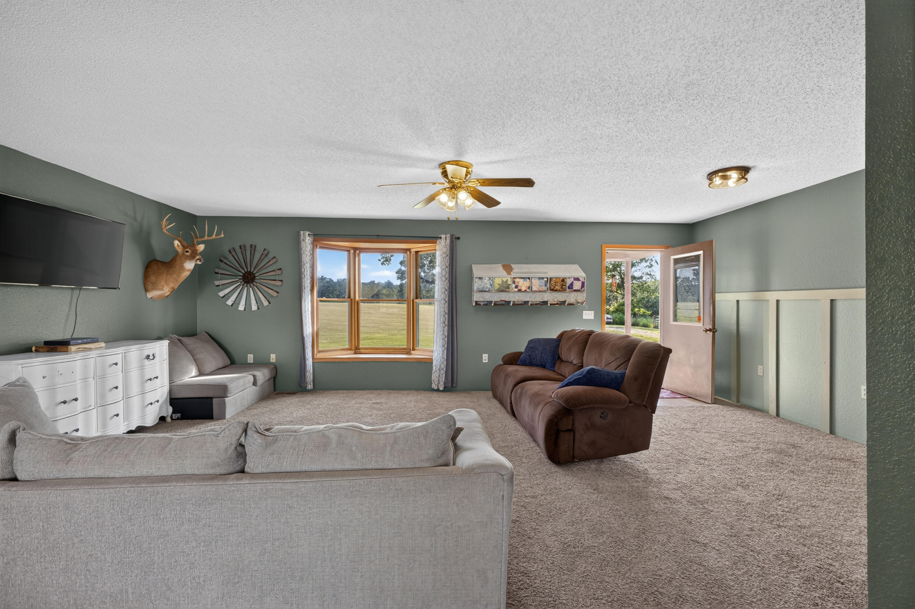 15892 Mellow Drive Property Photo 3