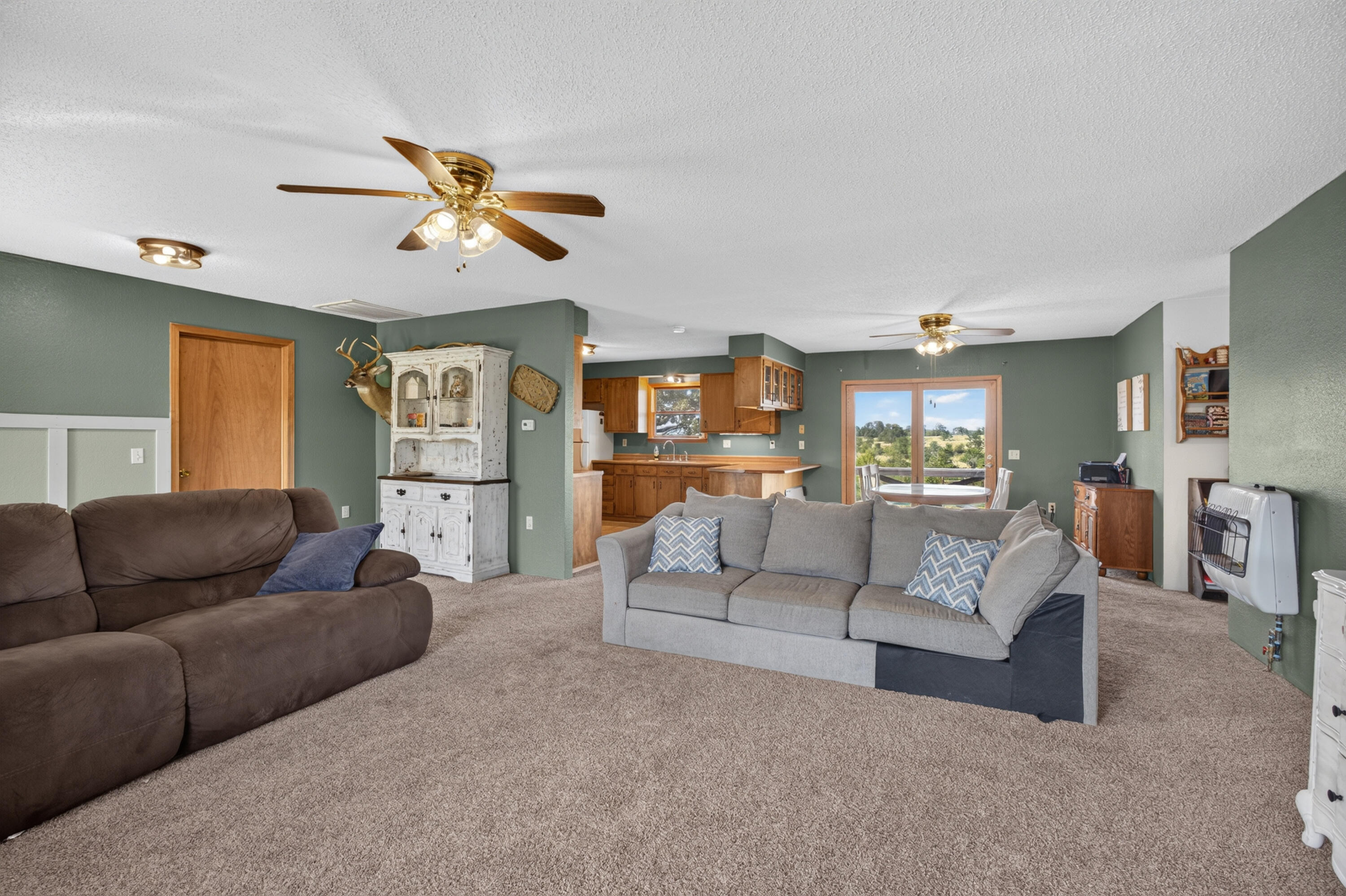 15892 Mellow Drive Property Photo 4