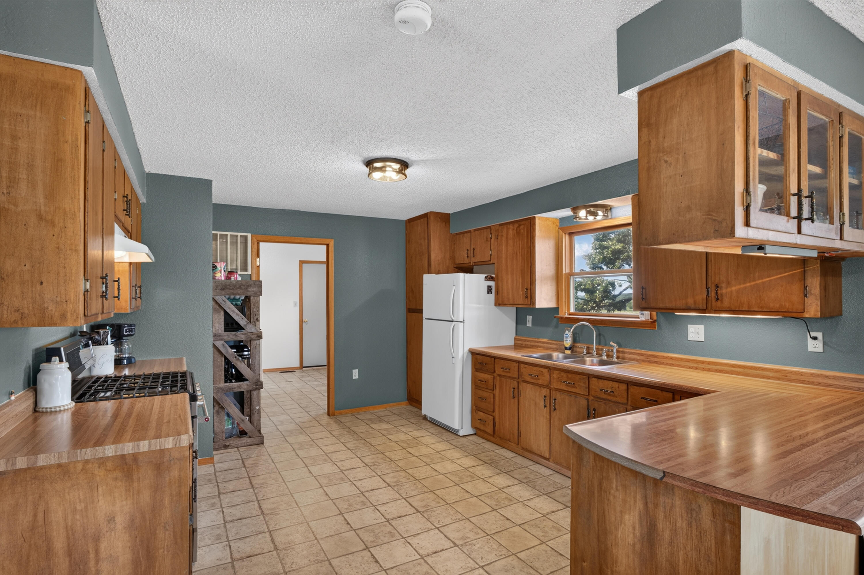 15892 Mellow Drive Property Photo 6