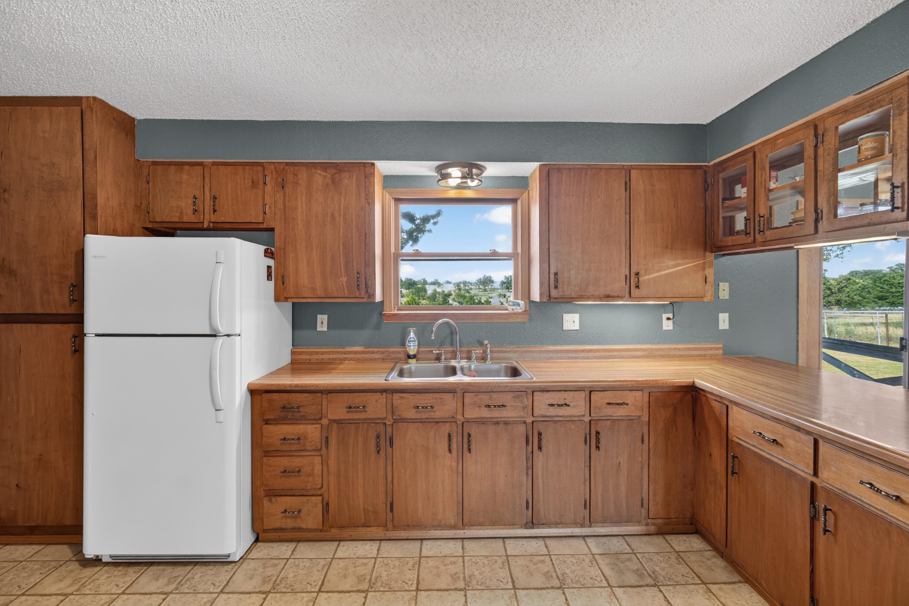 15892 Mellow Drive Property Photo 7