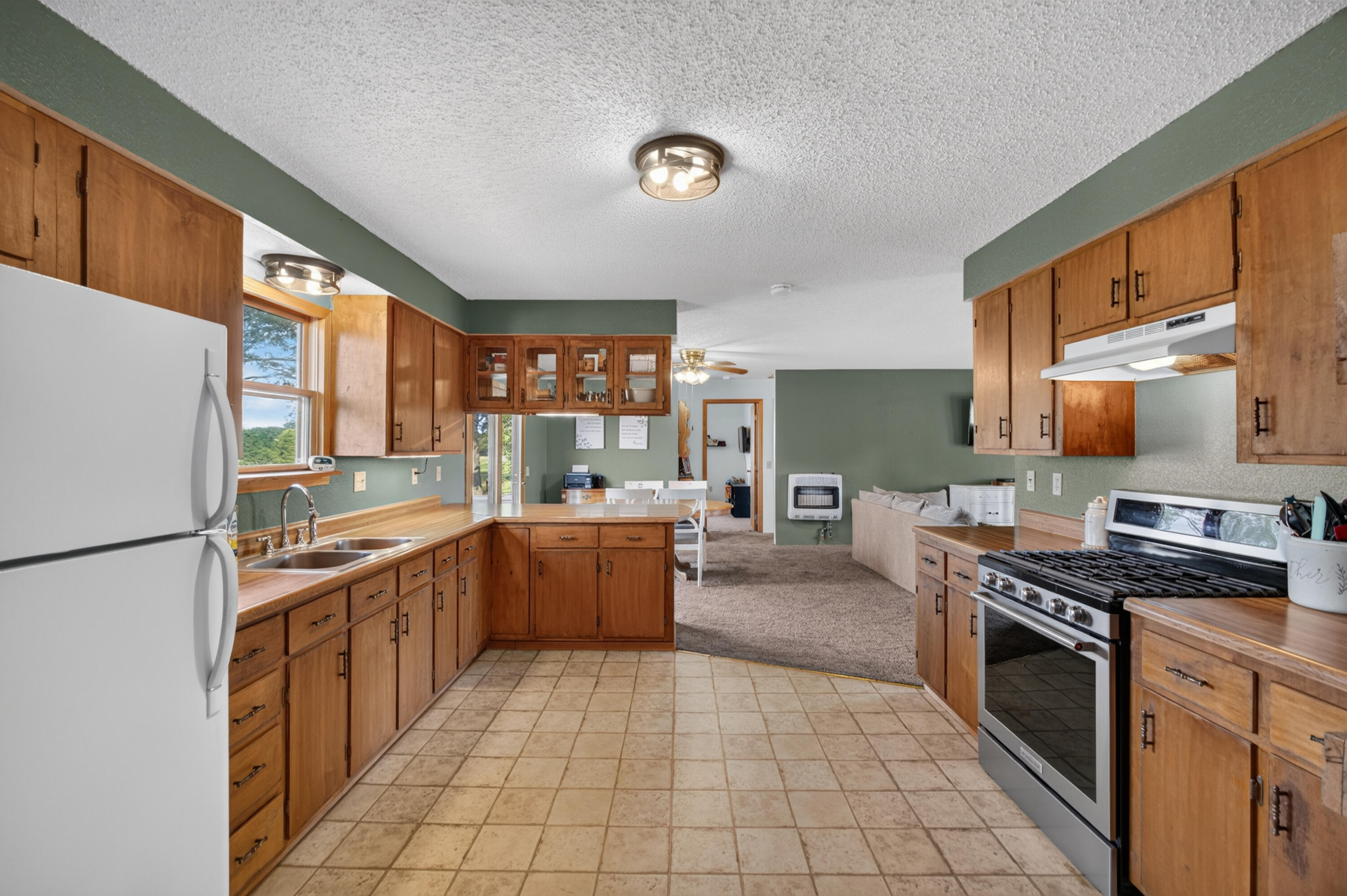 15892 Mellow Drive Property Photo 8