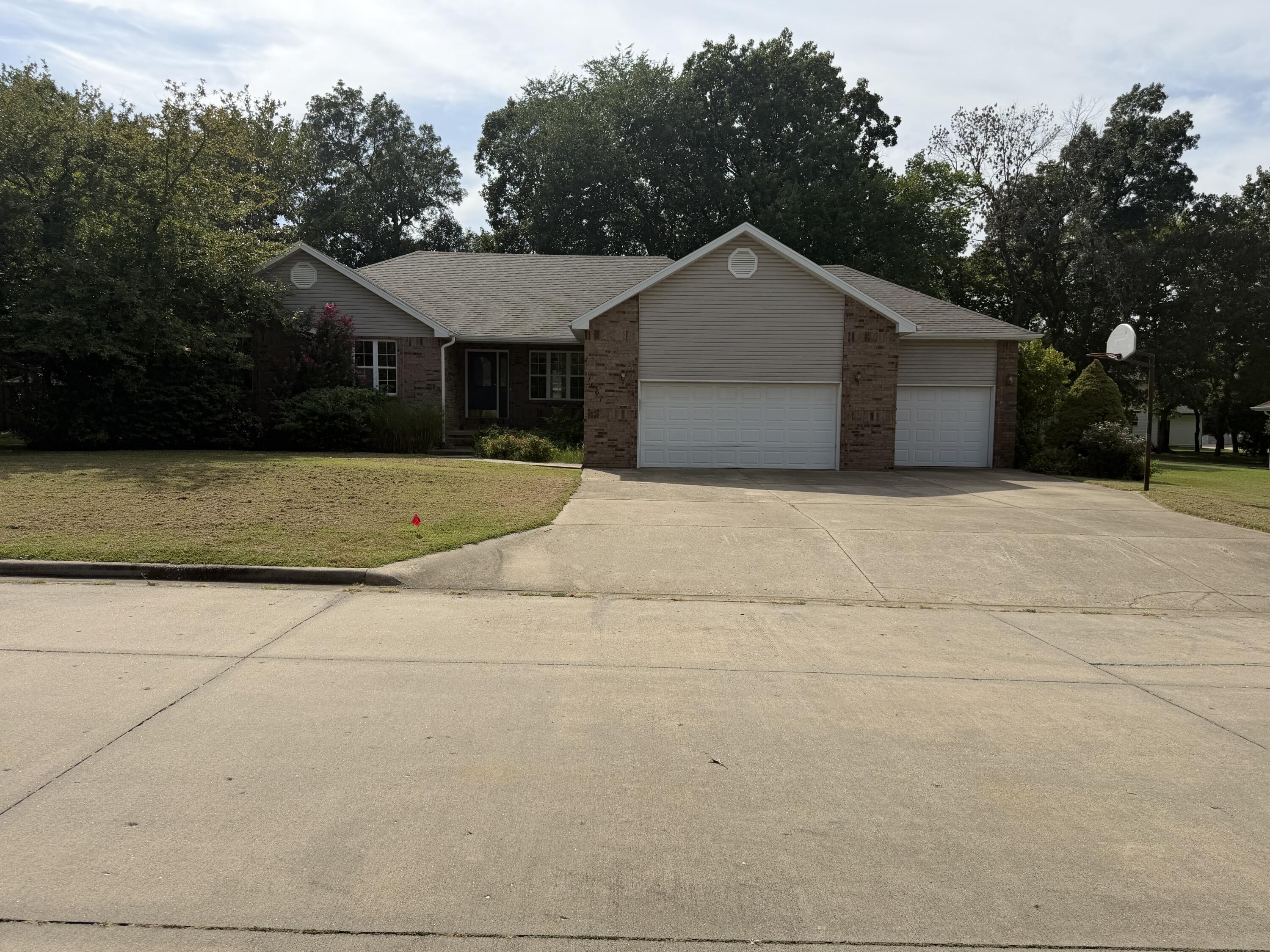 1661 North Main Avenue Property Photo 1
