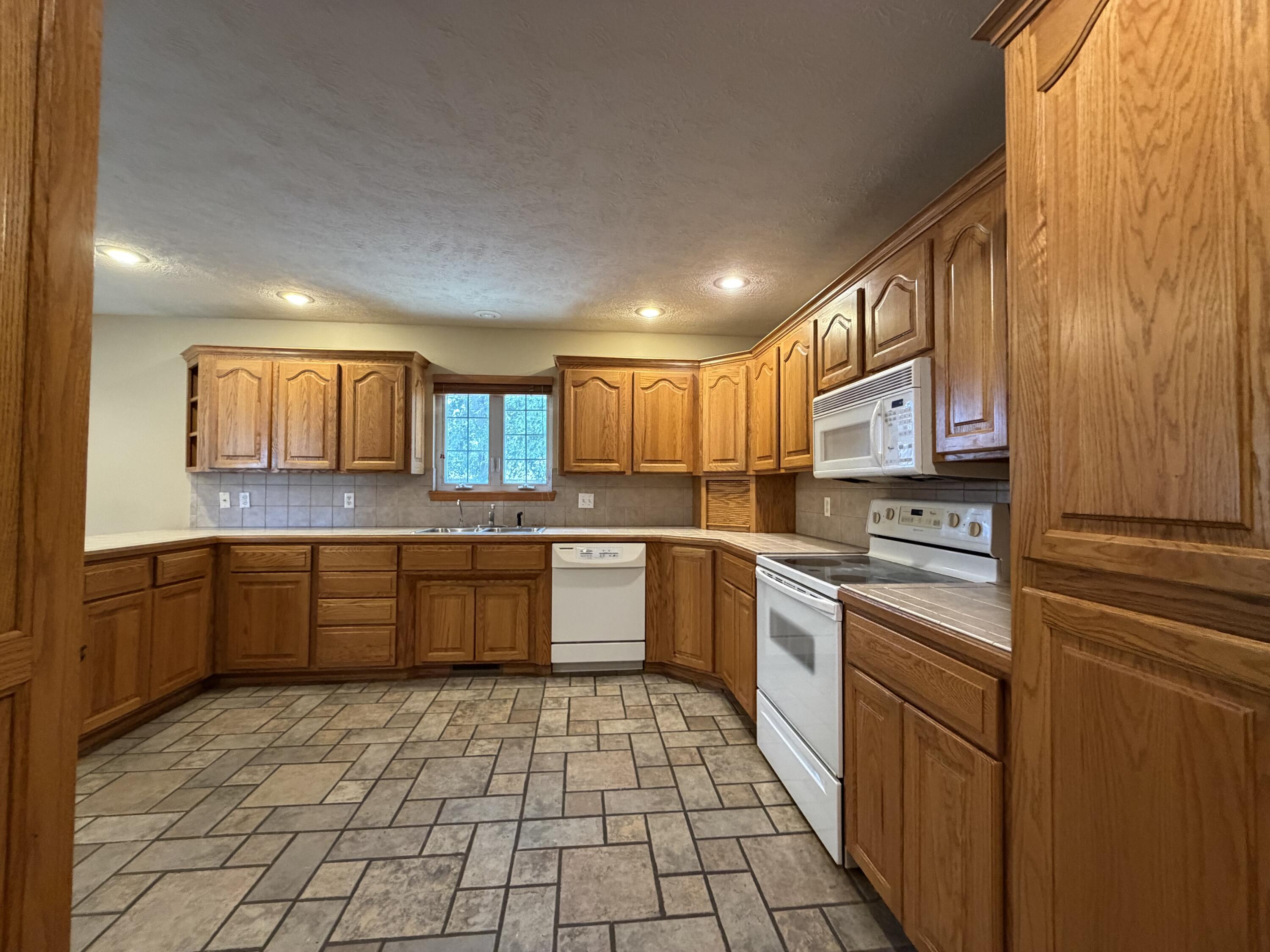 1661 North Main Avenue Property Photo 8