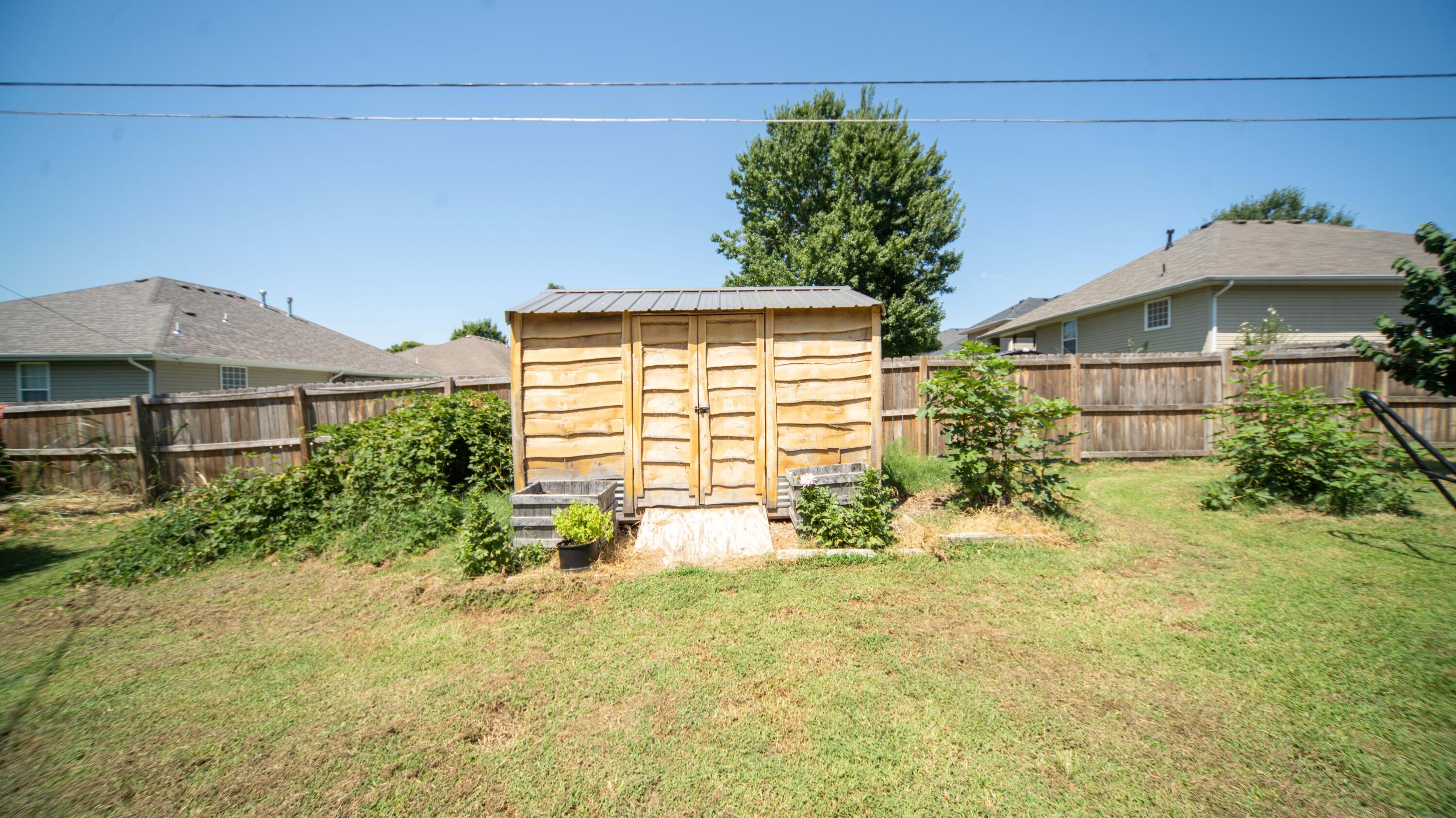 3619 West El Castile Street Property Photo 15