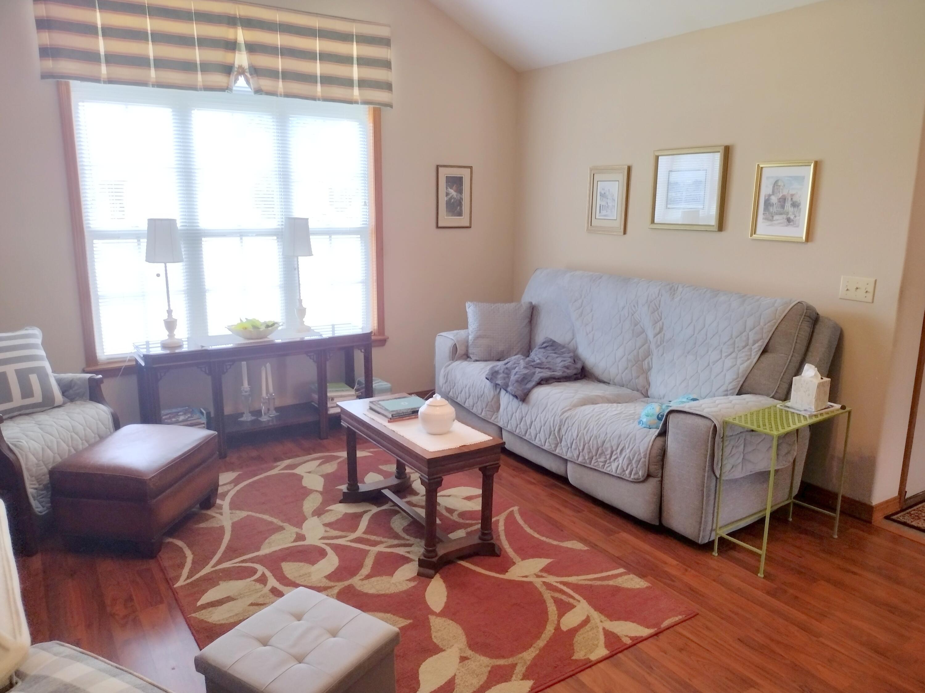 988 West Pembrook Avenue Property Photo 8