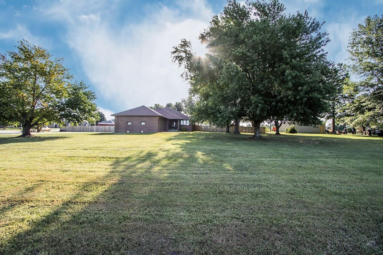 1002 South Hunt Road Property Photo 2