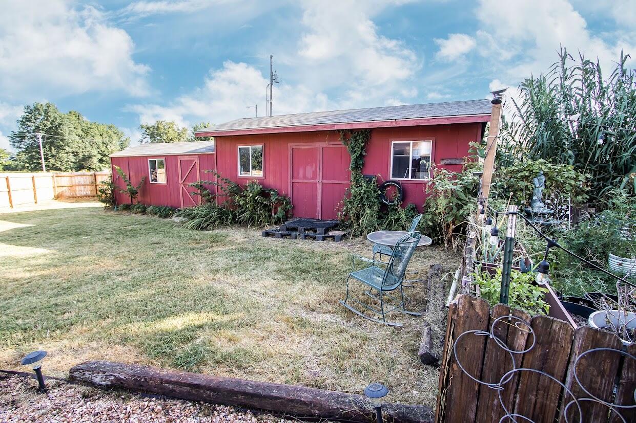 1002 South Hunt Road Property Photo 16