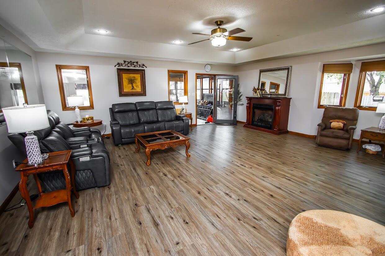 1002 South Hunt Road Property Photo 23