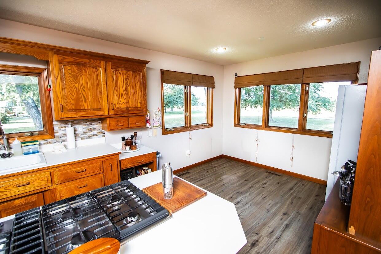 1002 South Hunt Road Property Photo 28