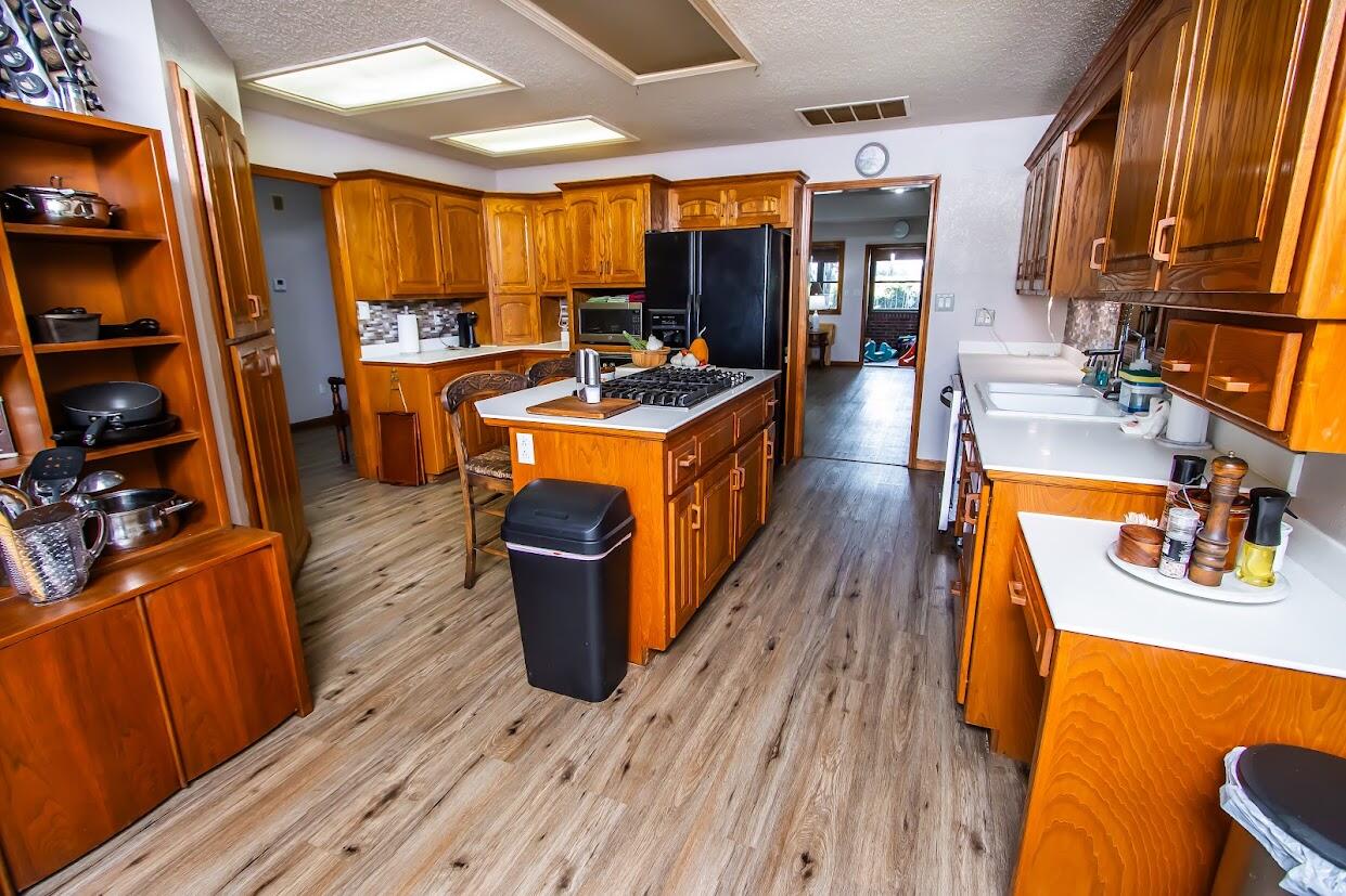 1002 South Hunt Road Property Photo 32