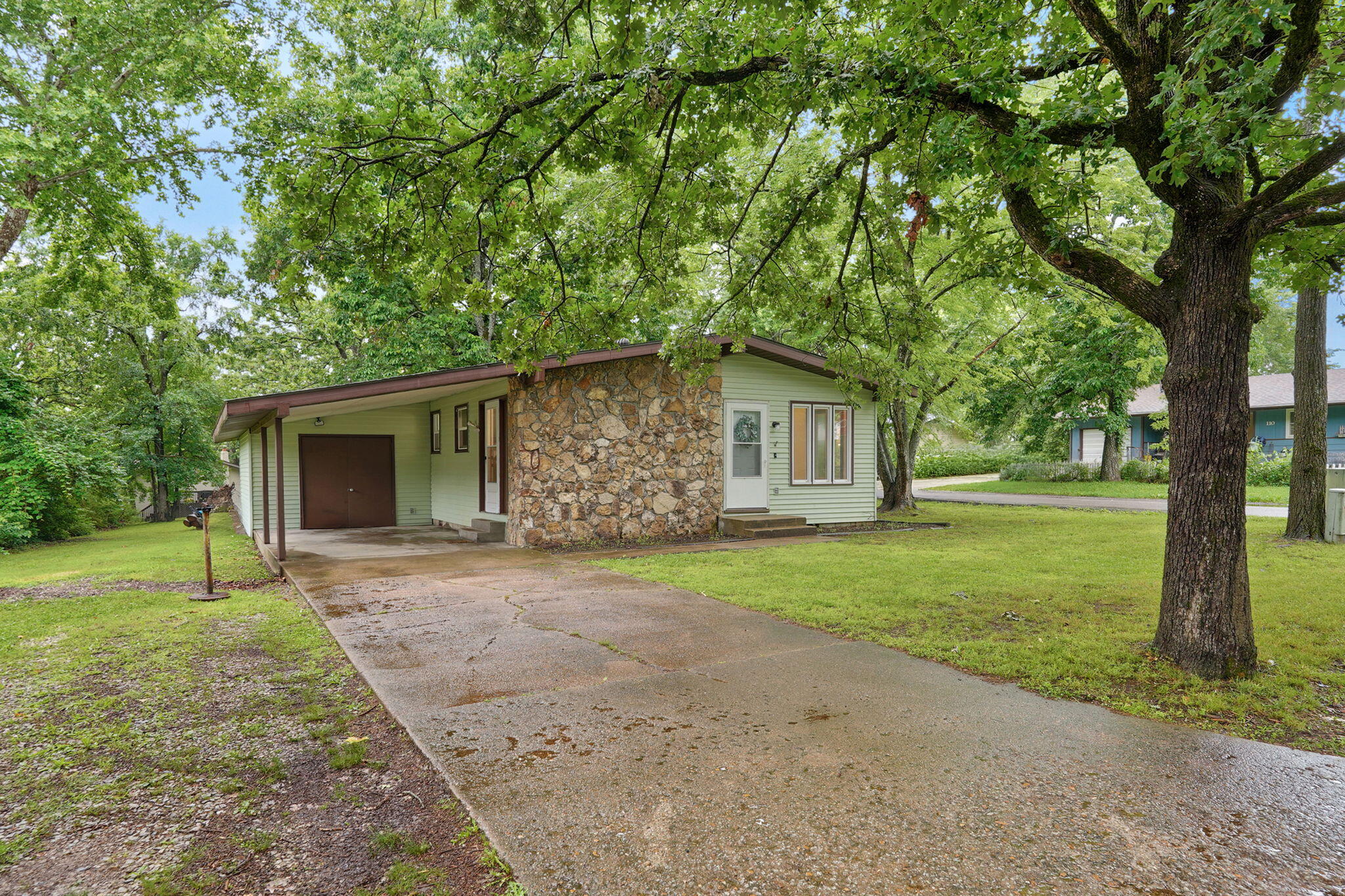 659 Knox Avenue Property Photo 3