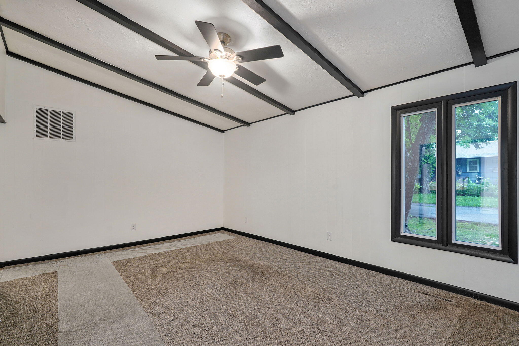 659 Knox Avenue Property Photo 7