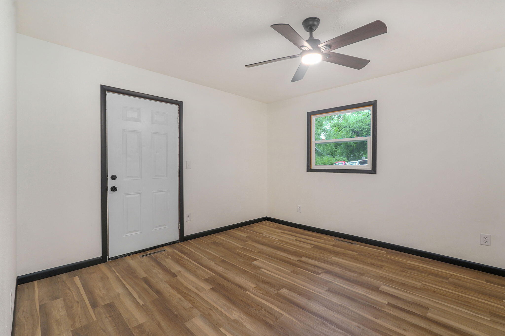 659 Knox Avenue Property Photo 15