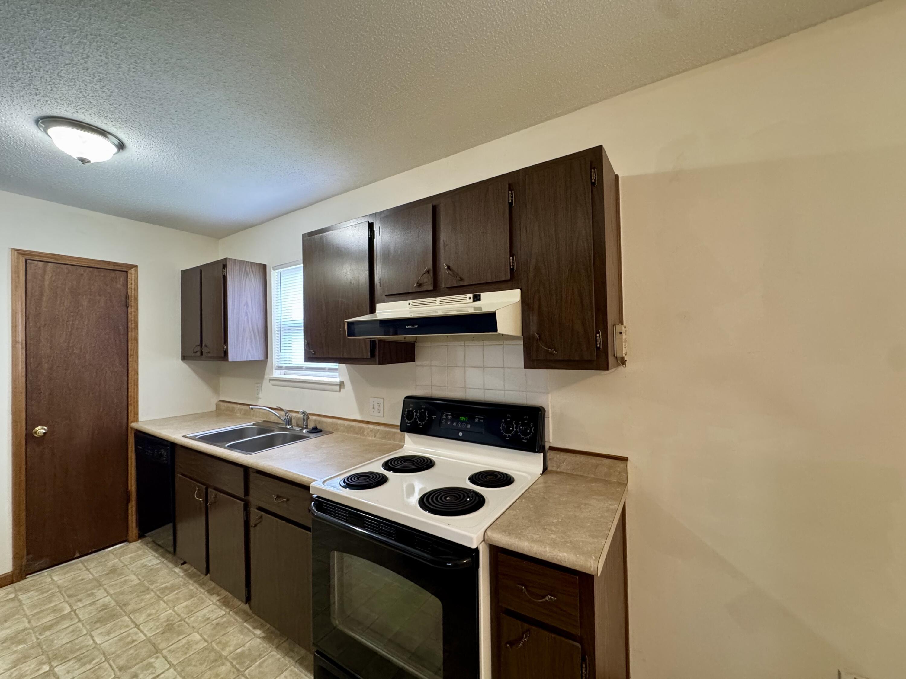 2862 North Pierce Avenue Property Photo 6
