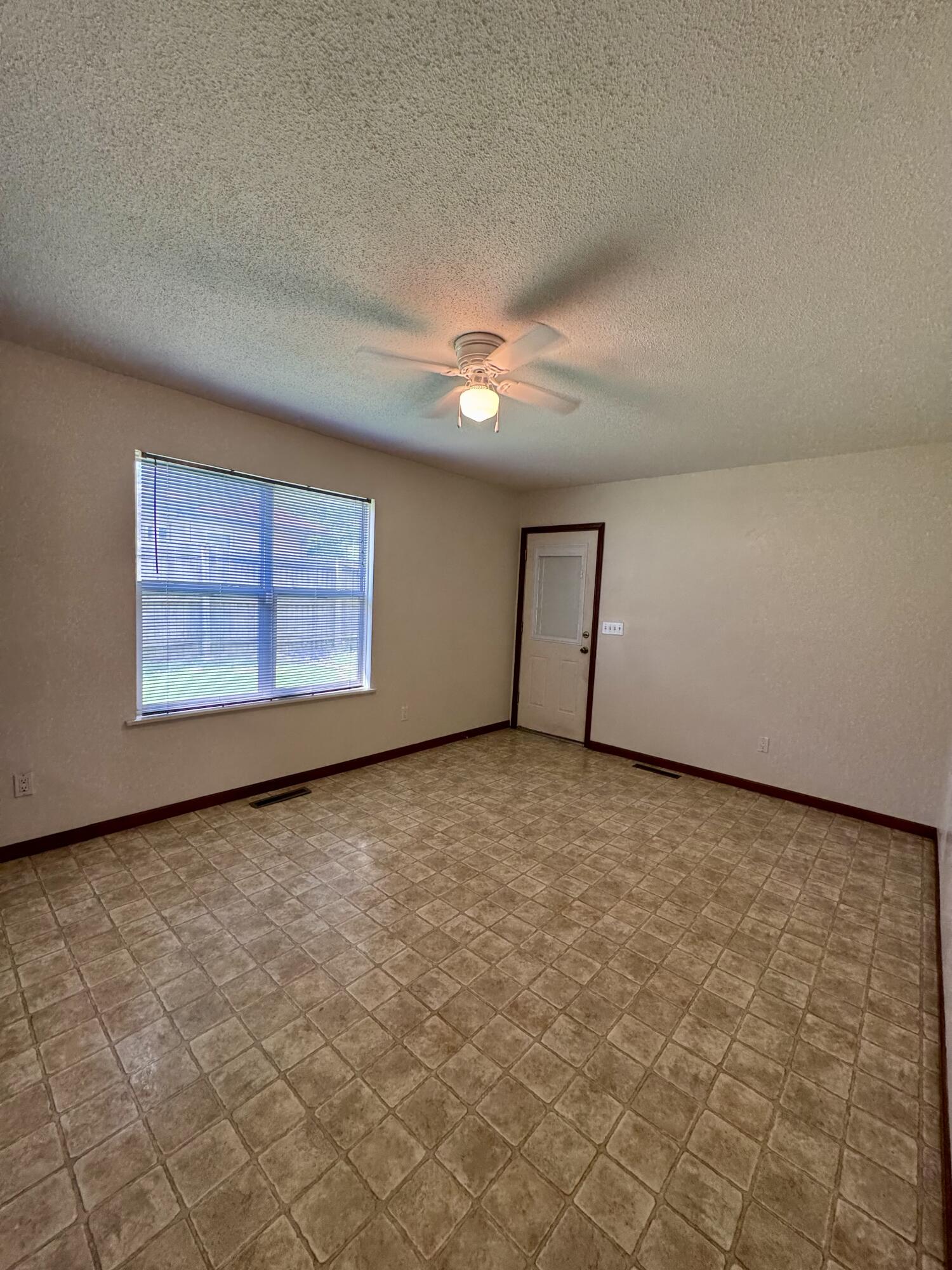 2862 North Pierce Avenue Property Photo 9