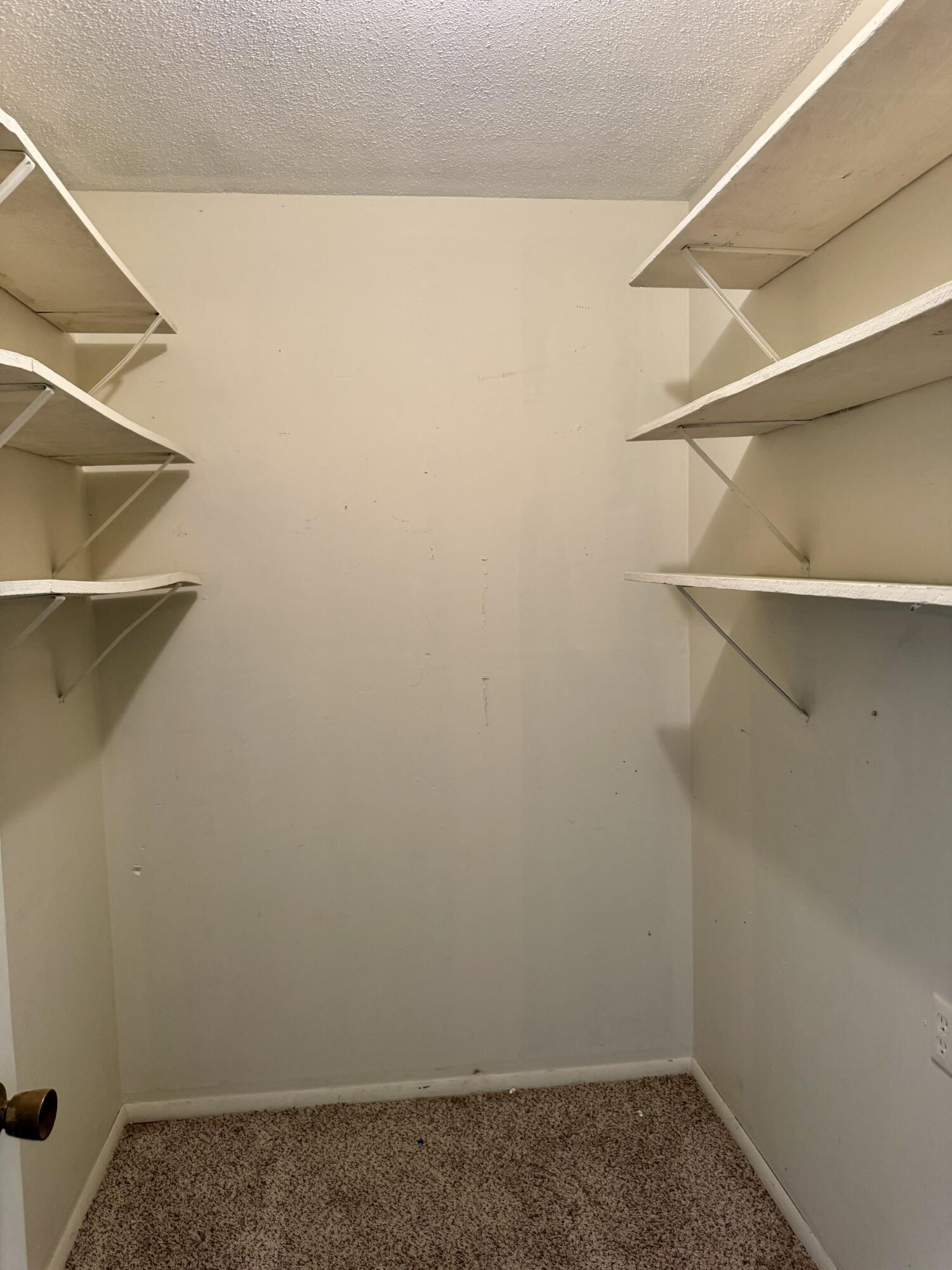 2862 North Pierce Avenue Property Photo 10