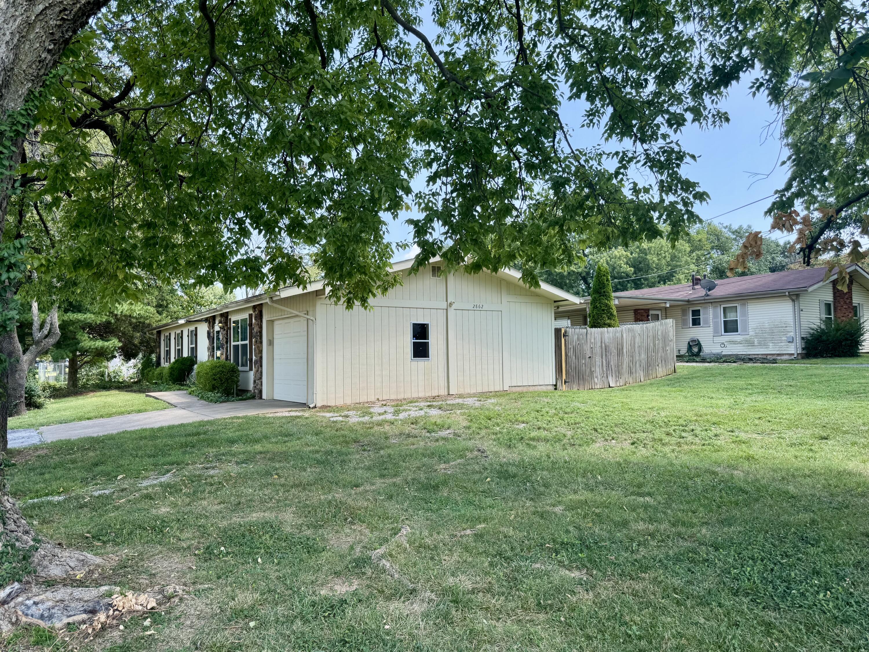 2862 North Pierce Avenue Property Photo 18