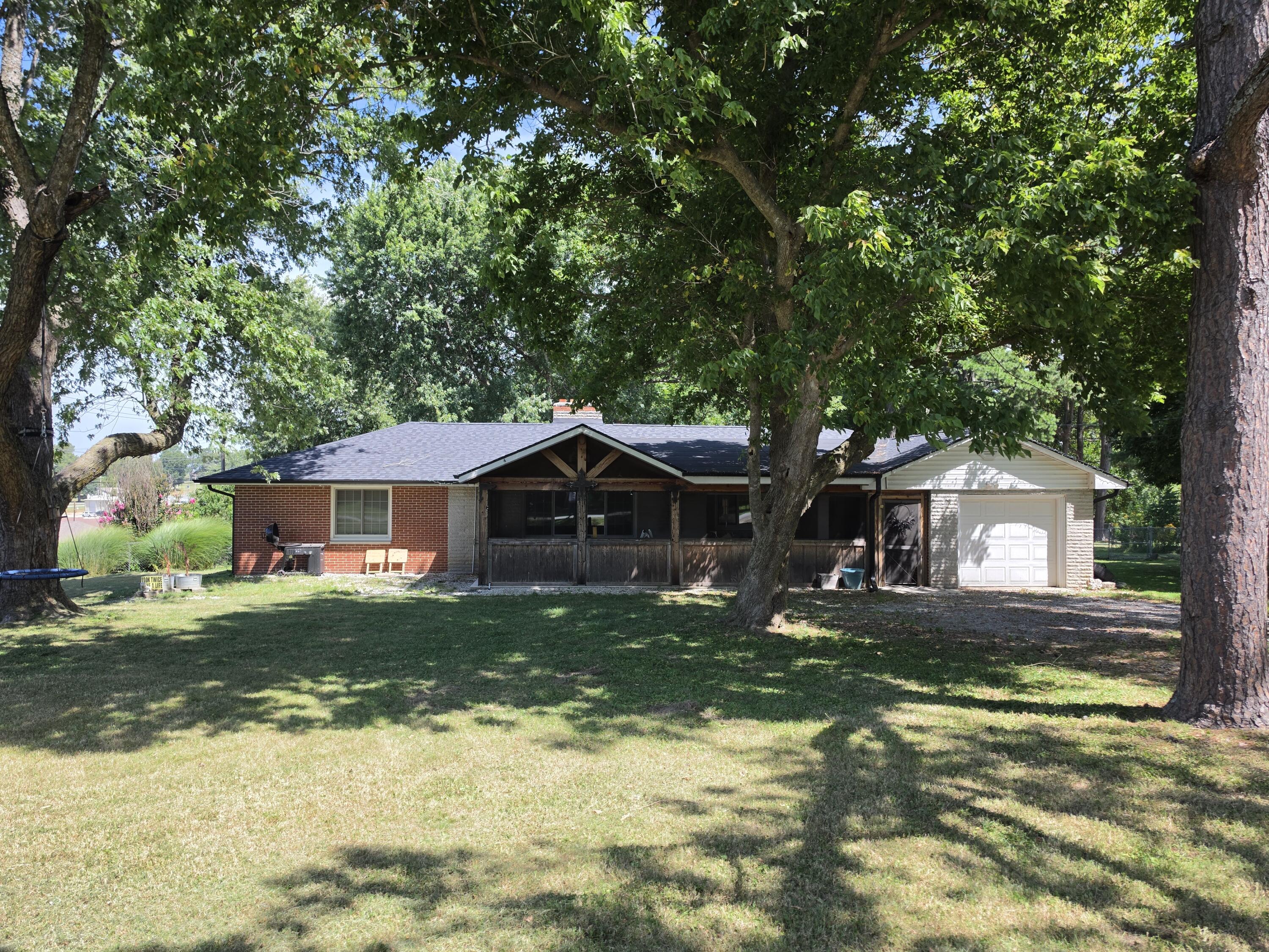 200 North Maple Street Property Photo 4