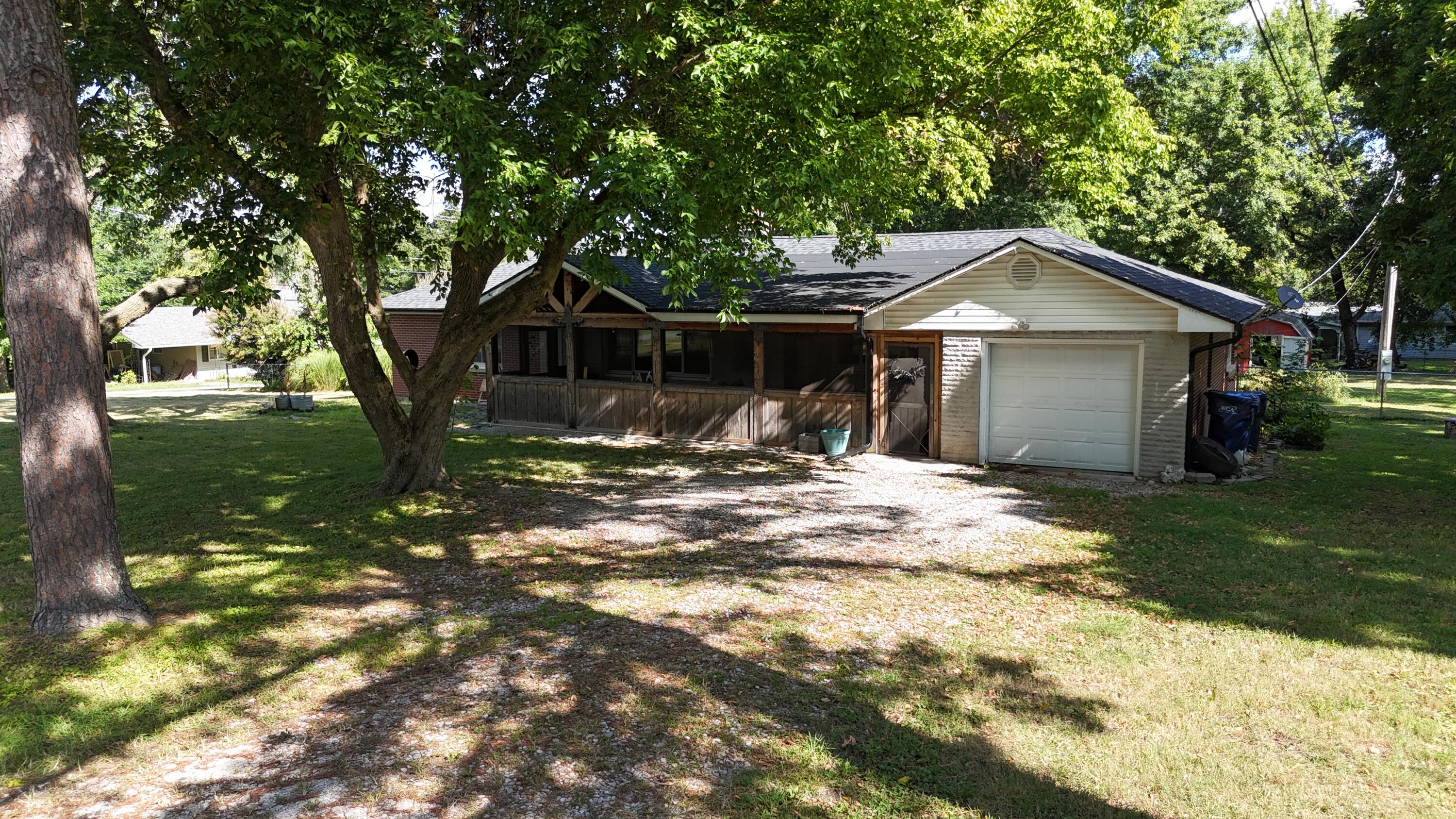 200 North Maple Street Property Photo 5