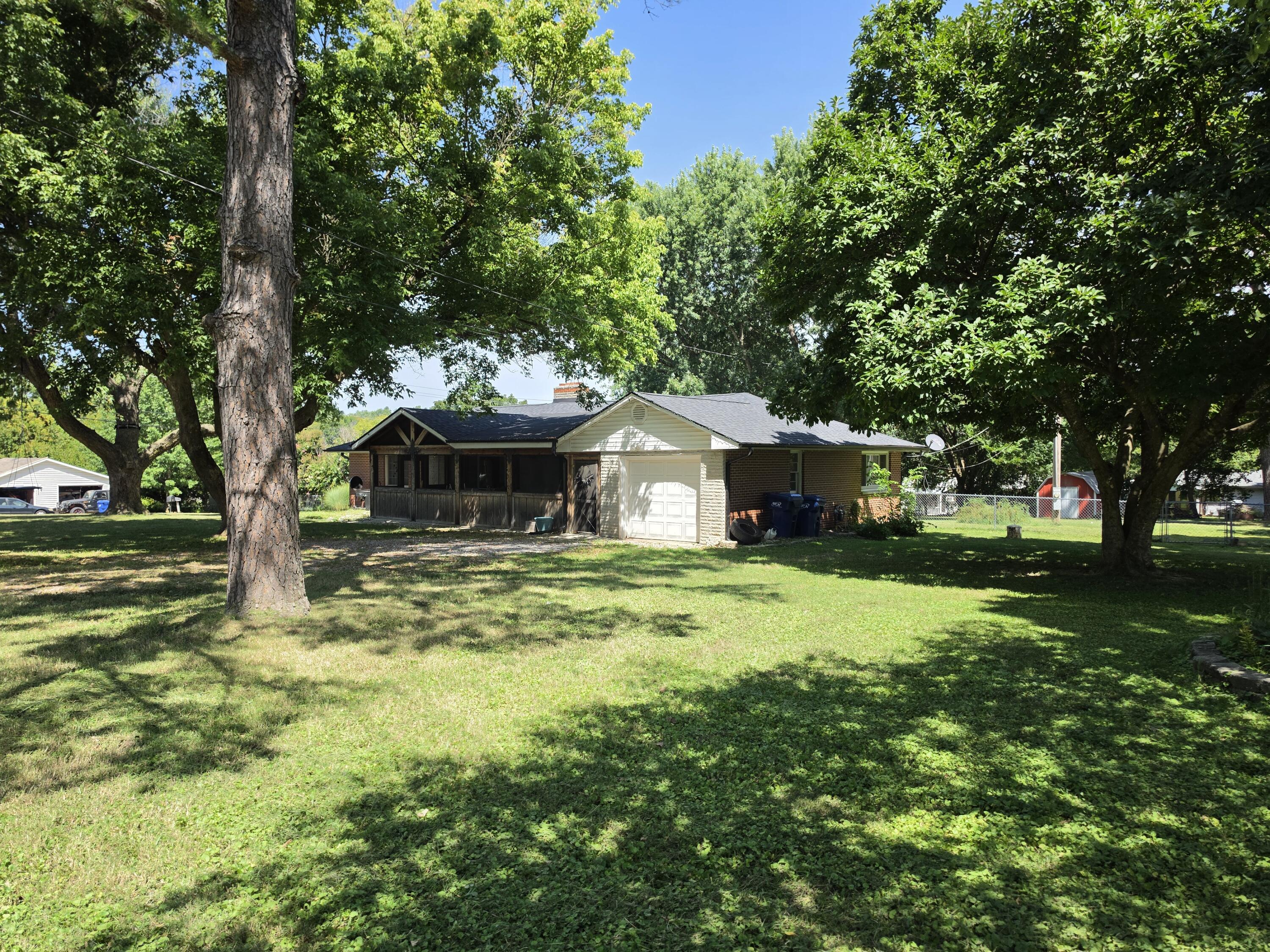 200 North Maple Street Property Photo 8
