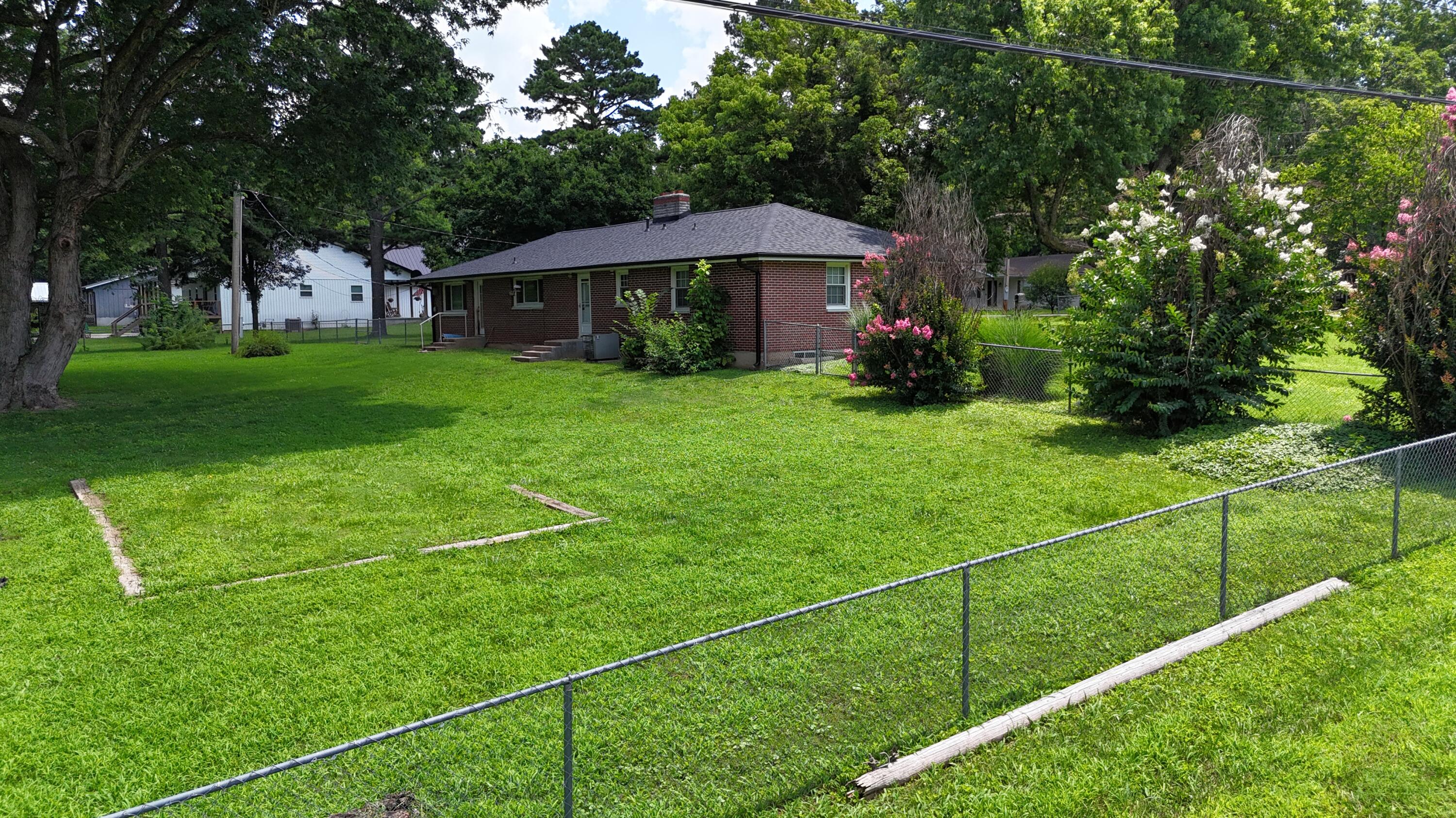 200 North Maple Street Property Photo 9
